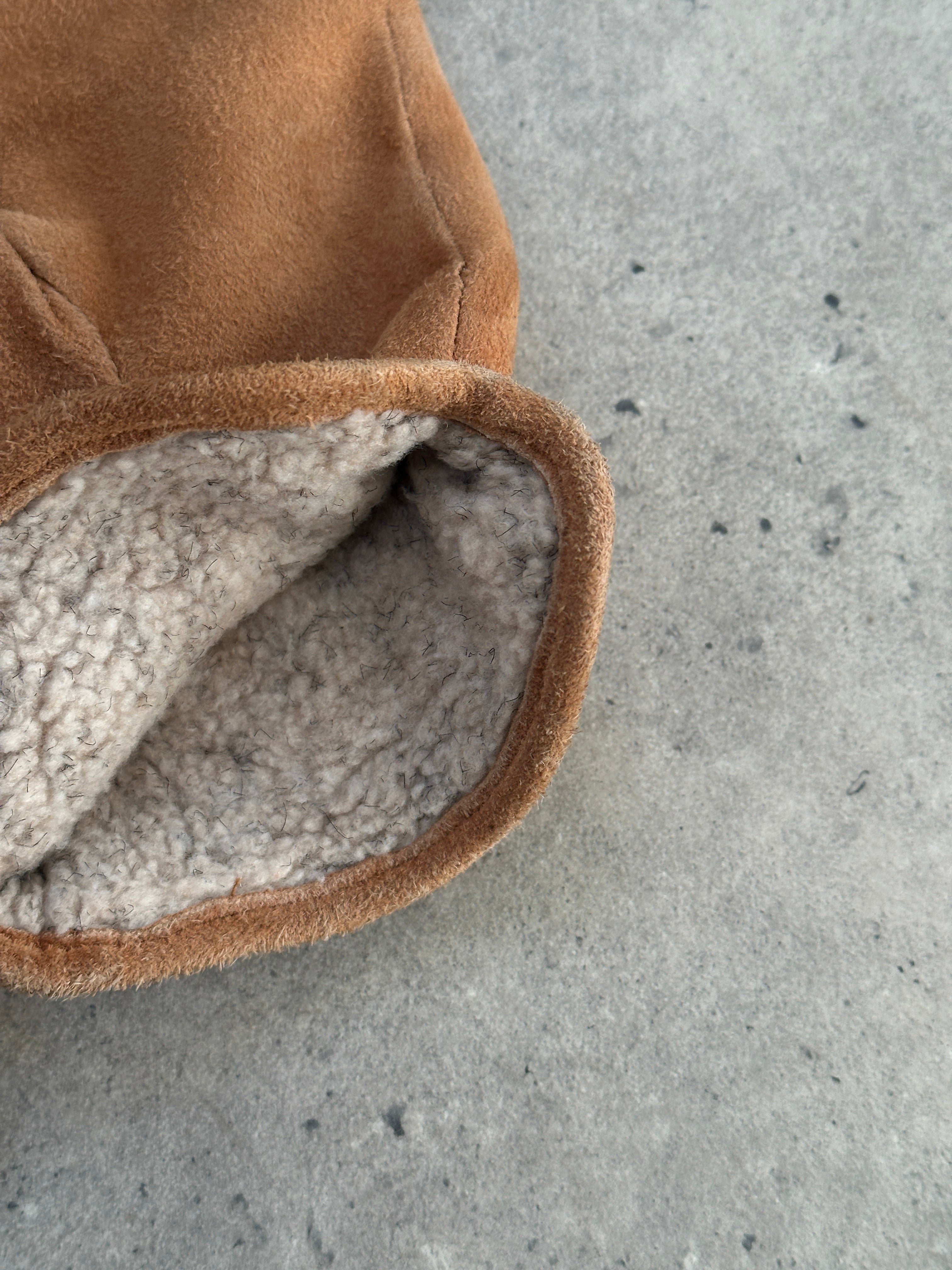 Vintage suede gloves in large/extra-large size, showcasing soft brown leather with stylish stitching detail.