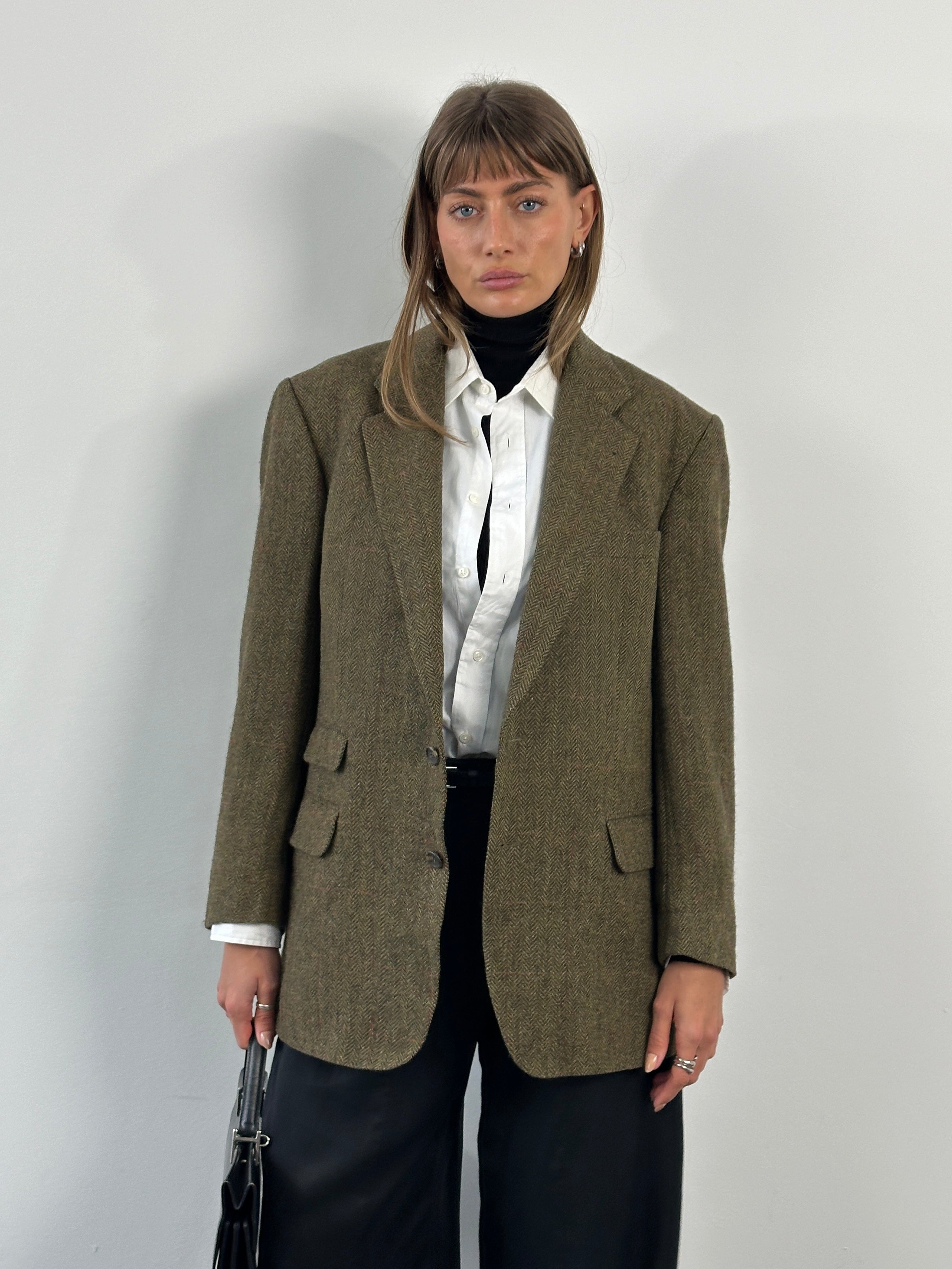 Burberry 1990s pure wool brushed single-breasted blazer in size 40R/L, featuring classic tailored design and timeless style.