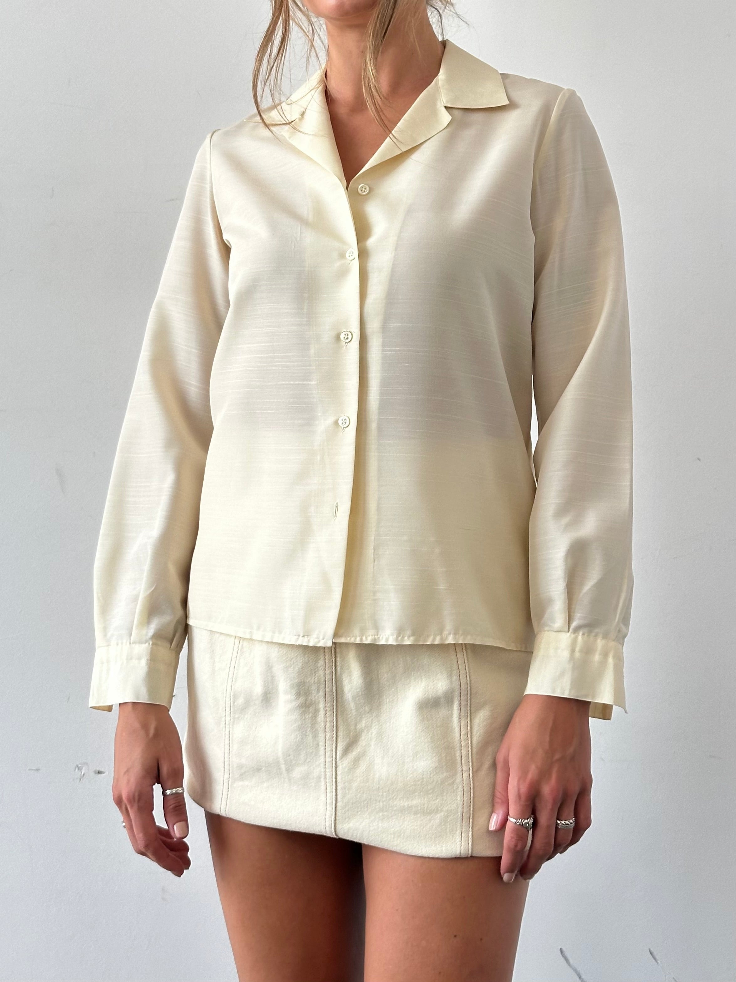 Vintage Italian silk blend blouse with open collar, vintage shirt in S/M size, featuring elegant fabric and classic style.