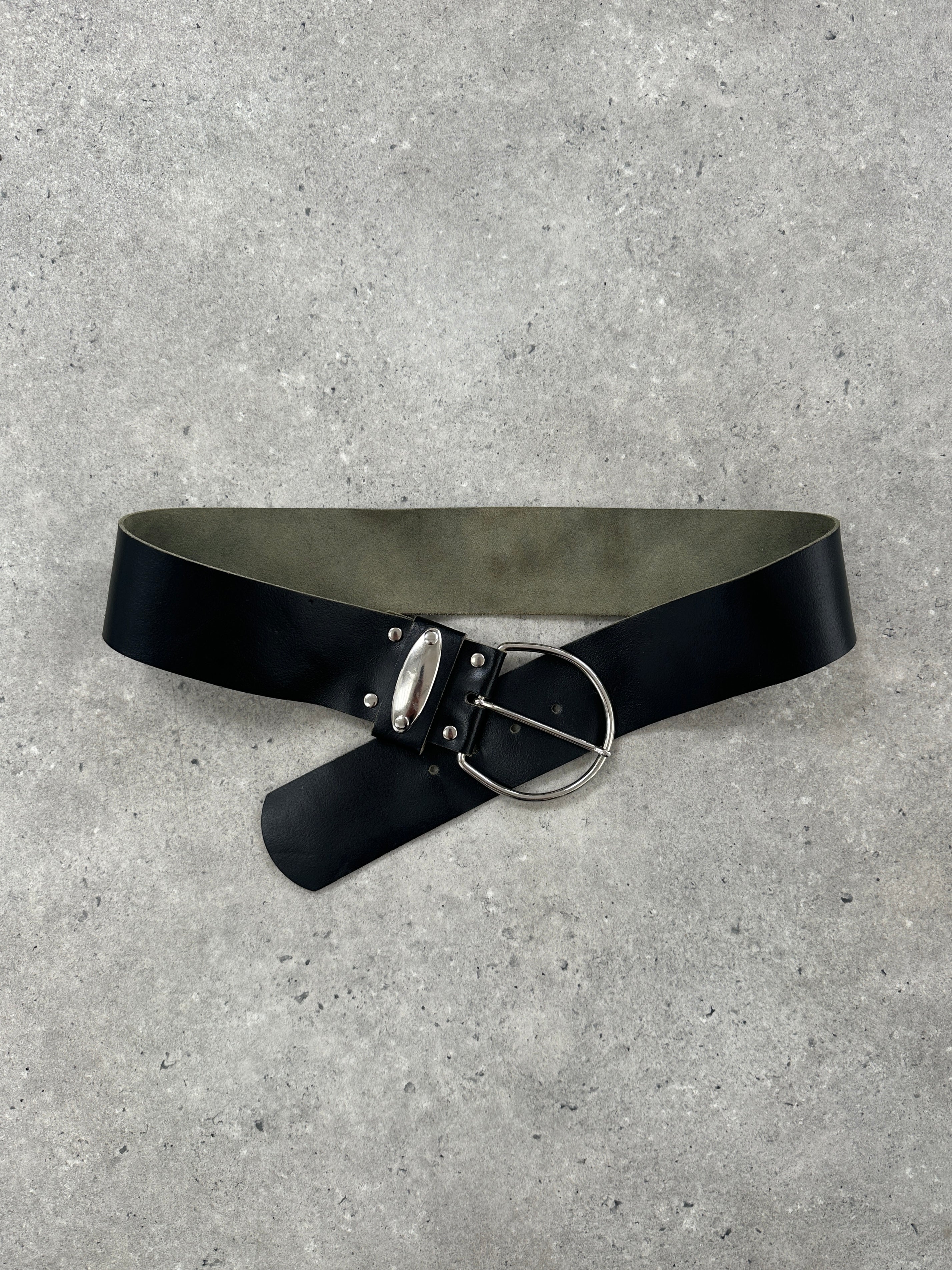 Vintage 1990s chunky leather belt in dark brown with brass buckle, adjustable W30-34 inches, vintage style accessory.