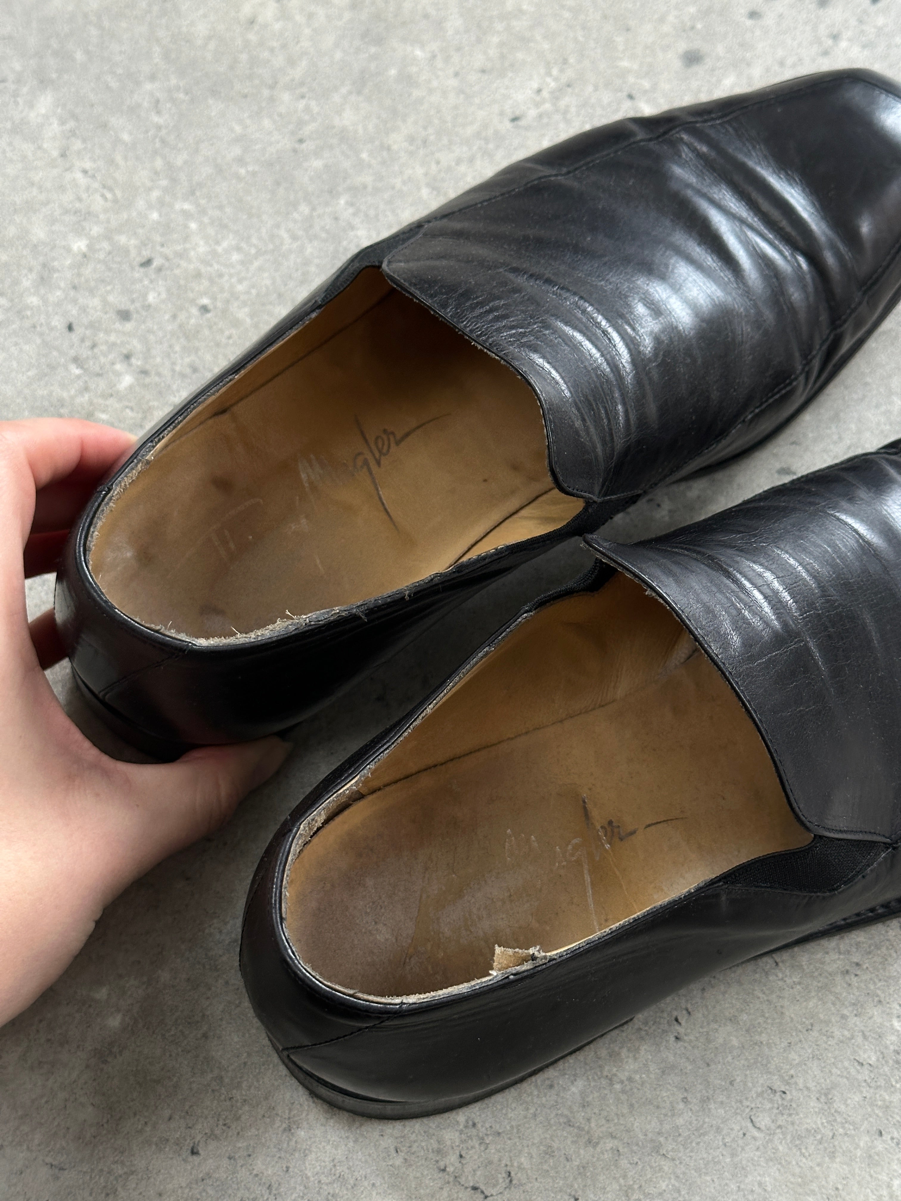 Thierry Mugler 1990s leather angular toe shoes in UK8/9, stylish footwear with unique design and sleek black leather finish.