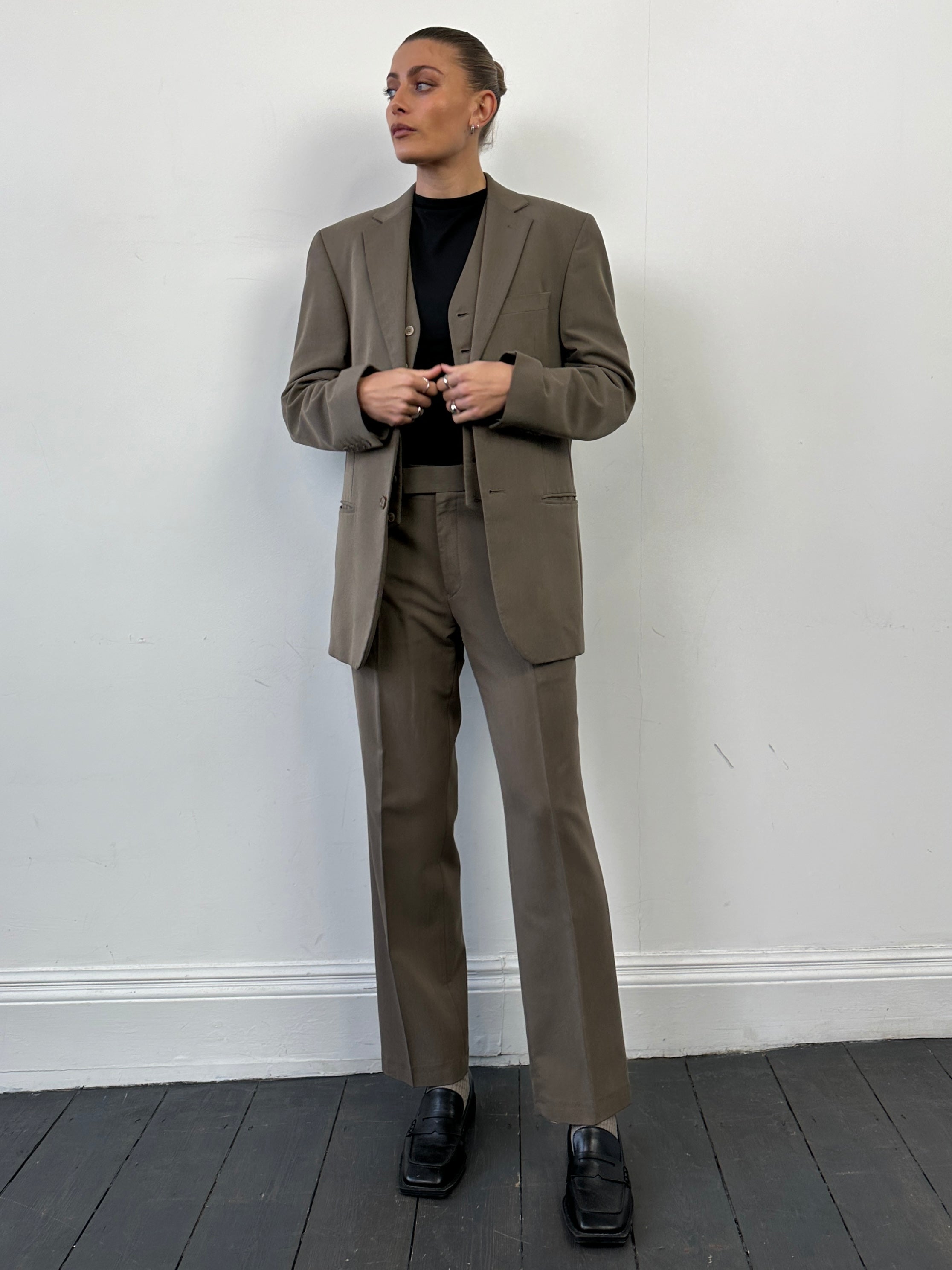 Vintage single-breasted three-piece suit in size 36R/W30, tailored fit with classic lapels and matching vest and trousers.