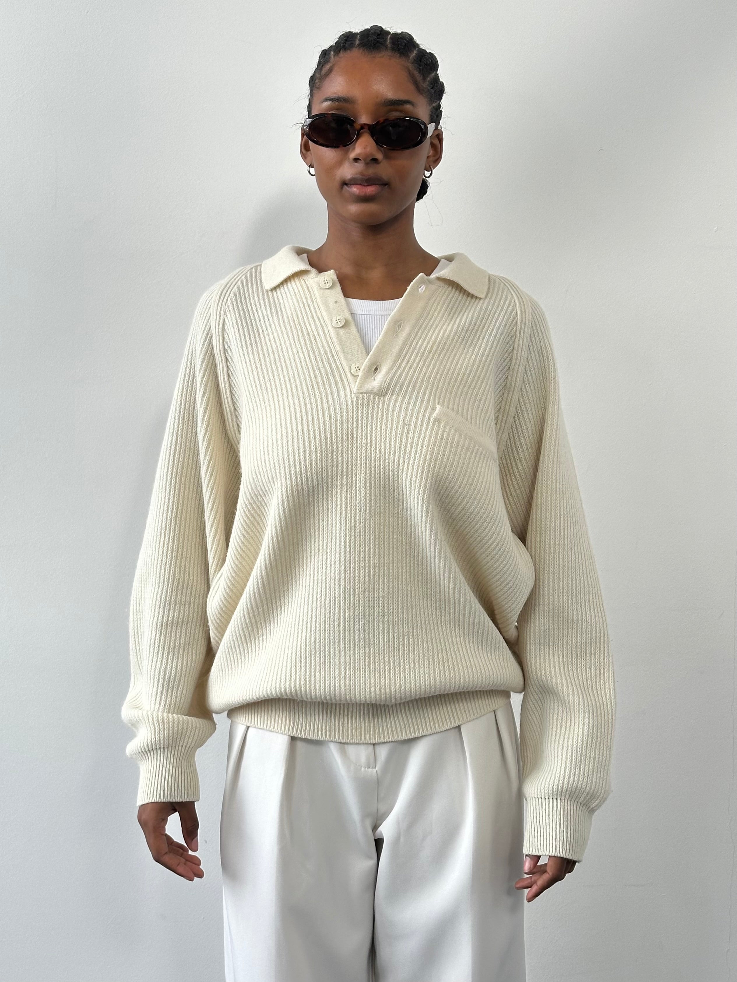 Vintage Italian 1990s wool knitted polo jumper in XL, showcasing a classic design and textured knit pattern.