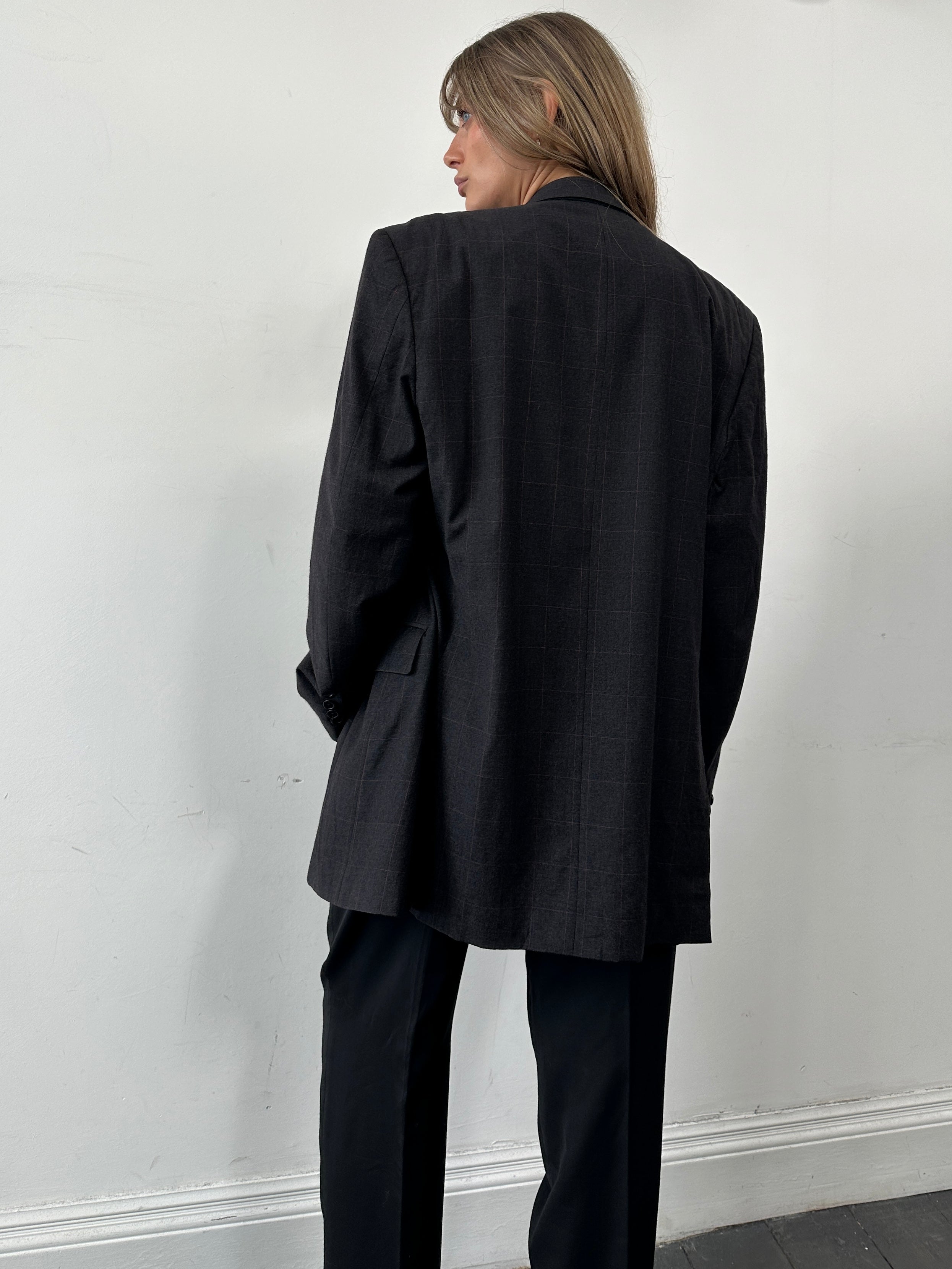 Aquascutum check pure wool single-breasted blazer in size 42L, featuring a classic tailored fit and stylish pattern.