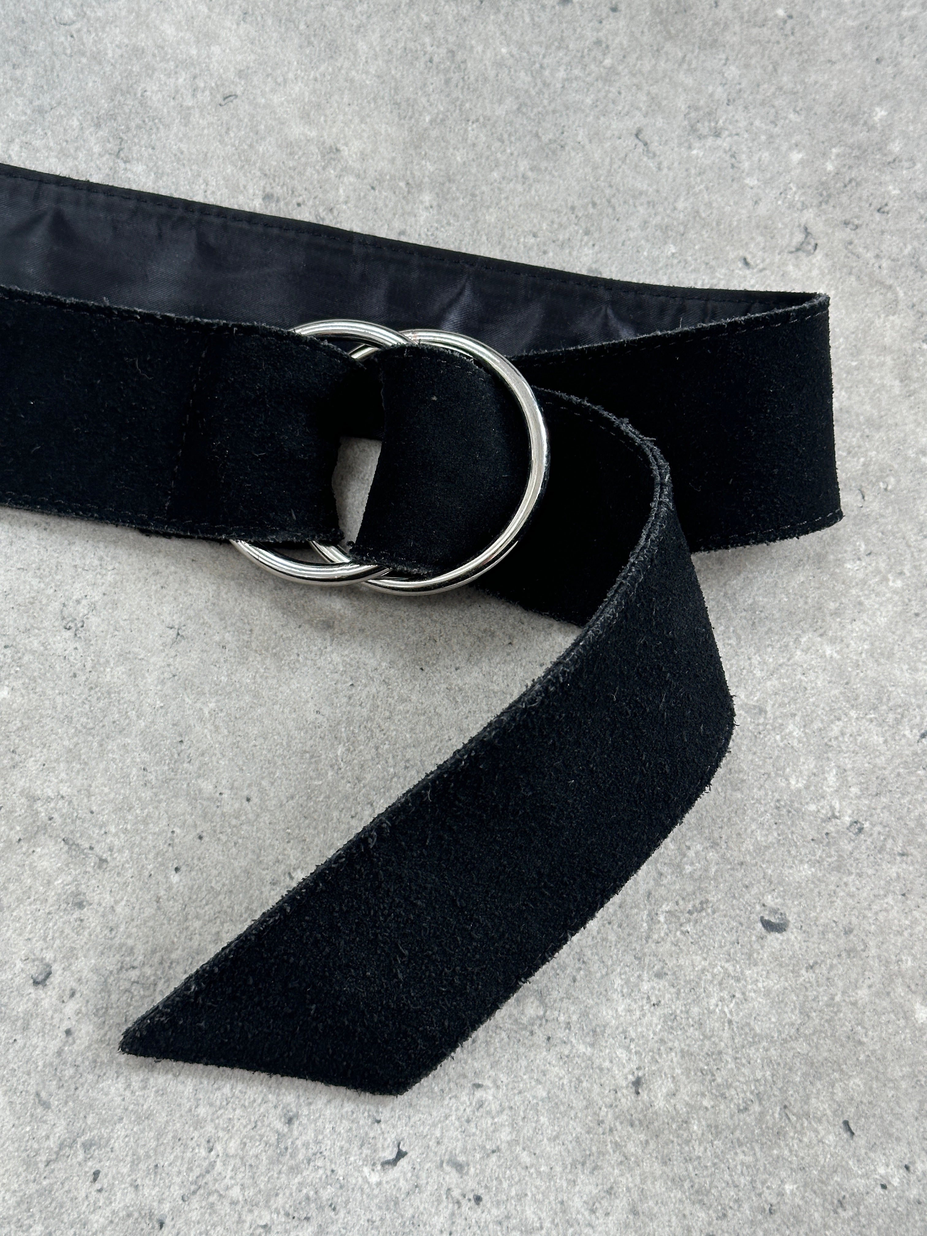 Vintage chrome ring suede belt in XS-M size, featuring a stylish chrome ring buckle and soft suede material.