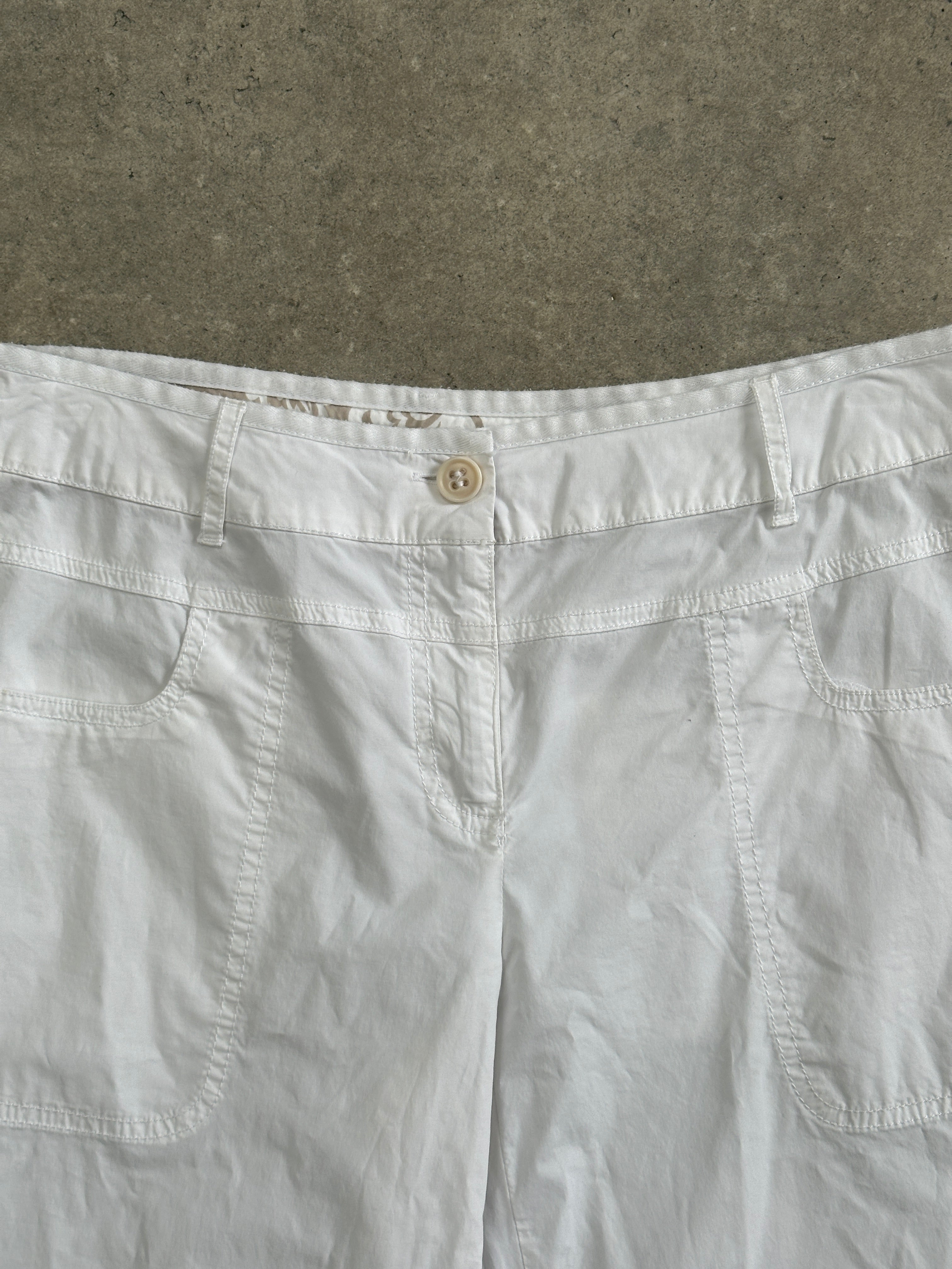Max Mara Weekend cotton cargo trousers with low waist fit, shown in natural fabric and relaxed style, size W28.