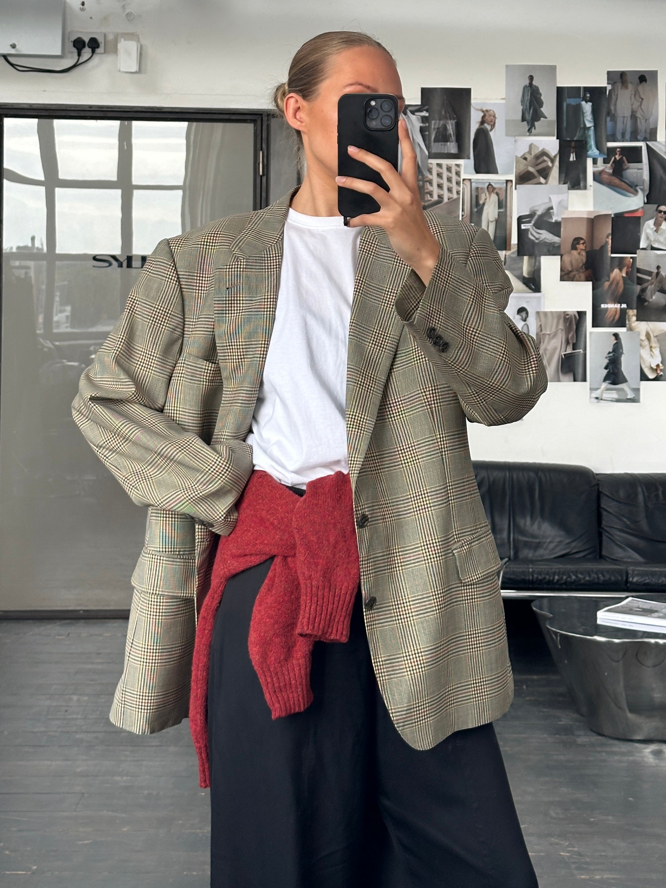 Burberry 1980s pure wool check blazer, single-breasted, in size 44R/XL, featuring classic British plaid pattern and tailored fit.