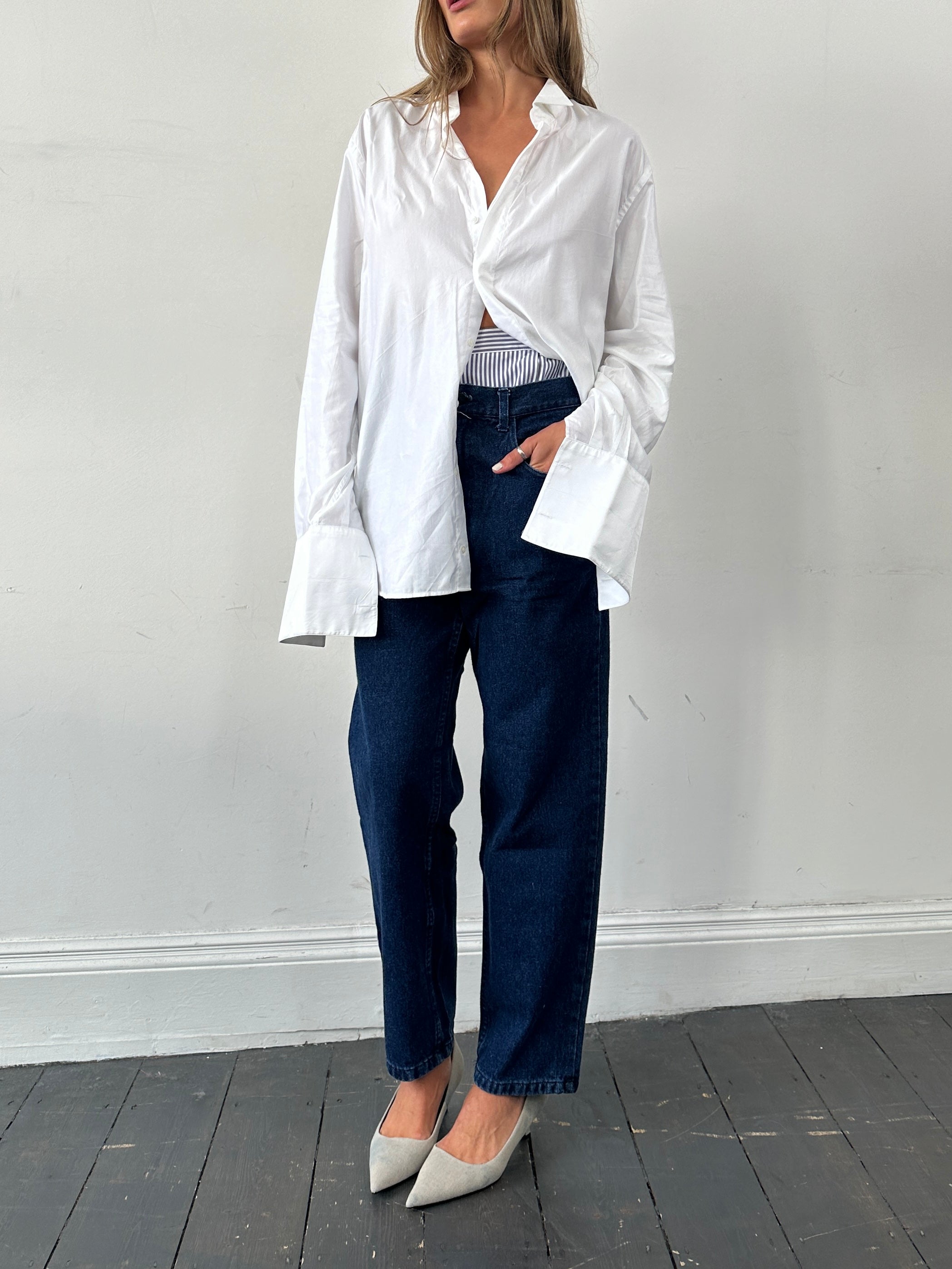 Vintage high waisted straight leg denim jeans in W30, showcasing classic blue denim with front pockets and belt loops.