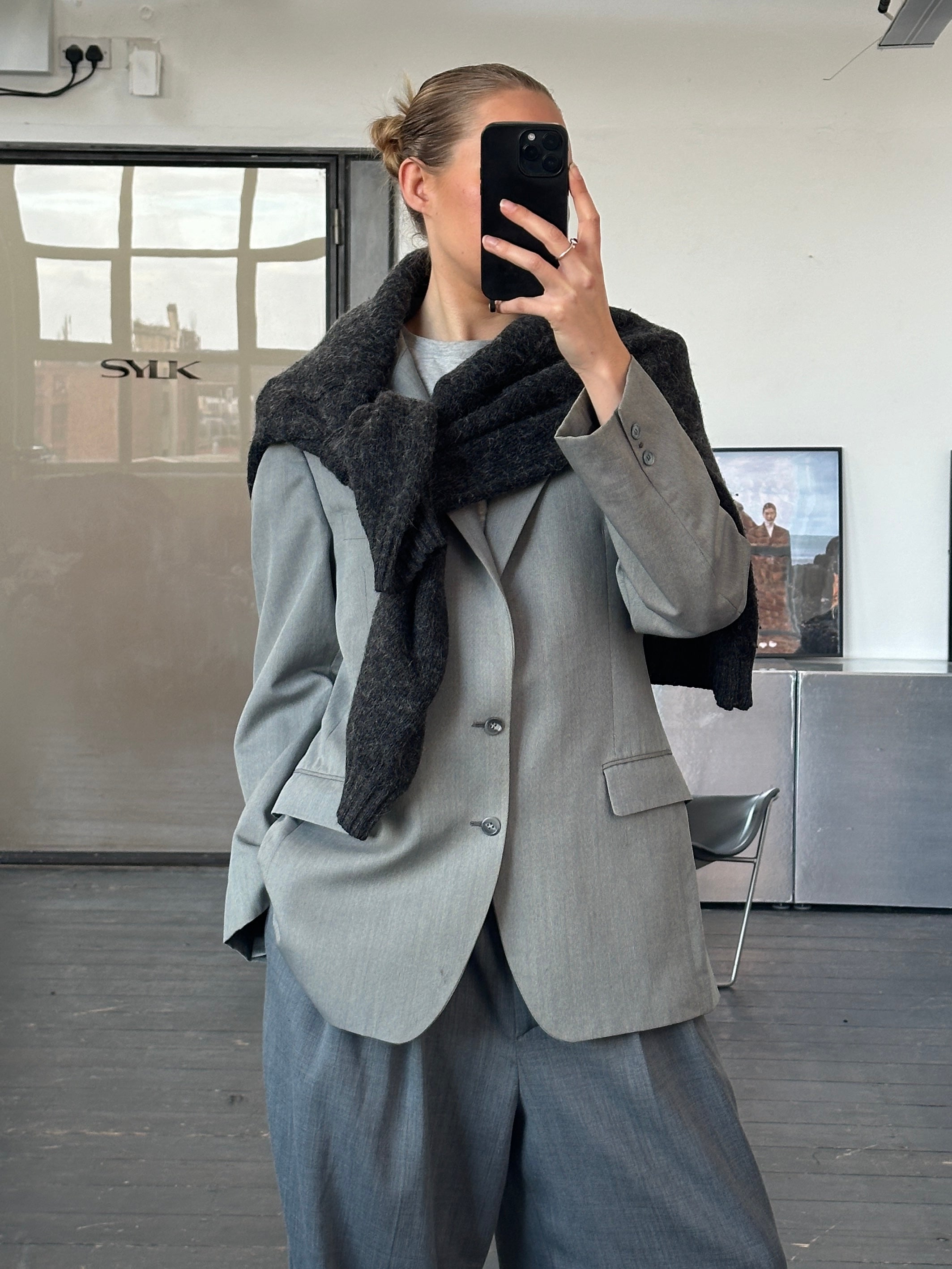 Yves Saint Laurent 1990s pure wool single-breasted blazer in size 40R/L, tailored with classic lapels and structured fit.