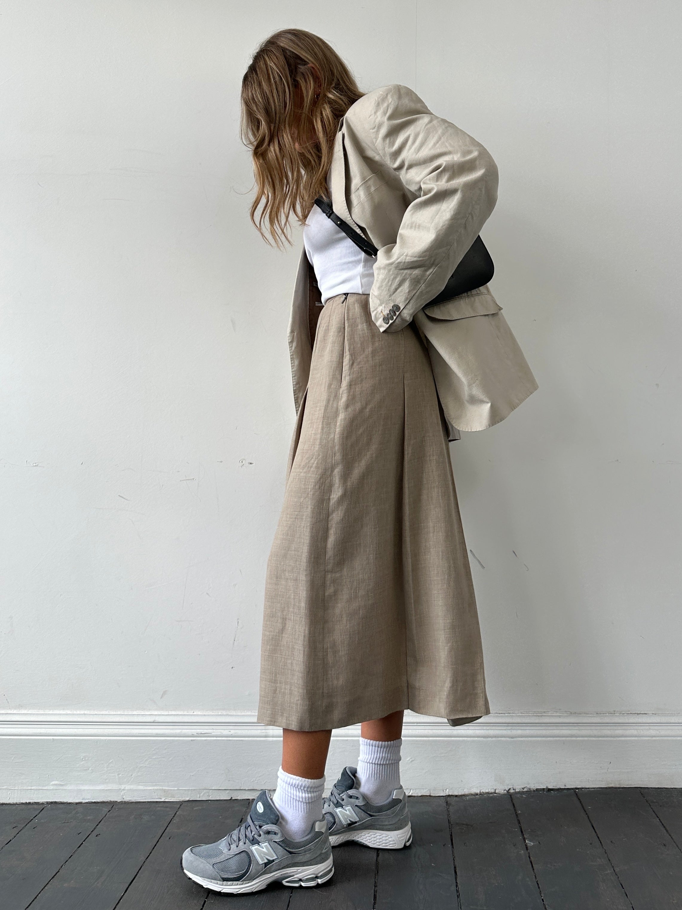 Jaeger pleated linen midaxi skirt in W26, featuring a flowing design and soft fabric, displayed on a neutral background.