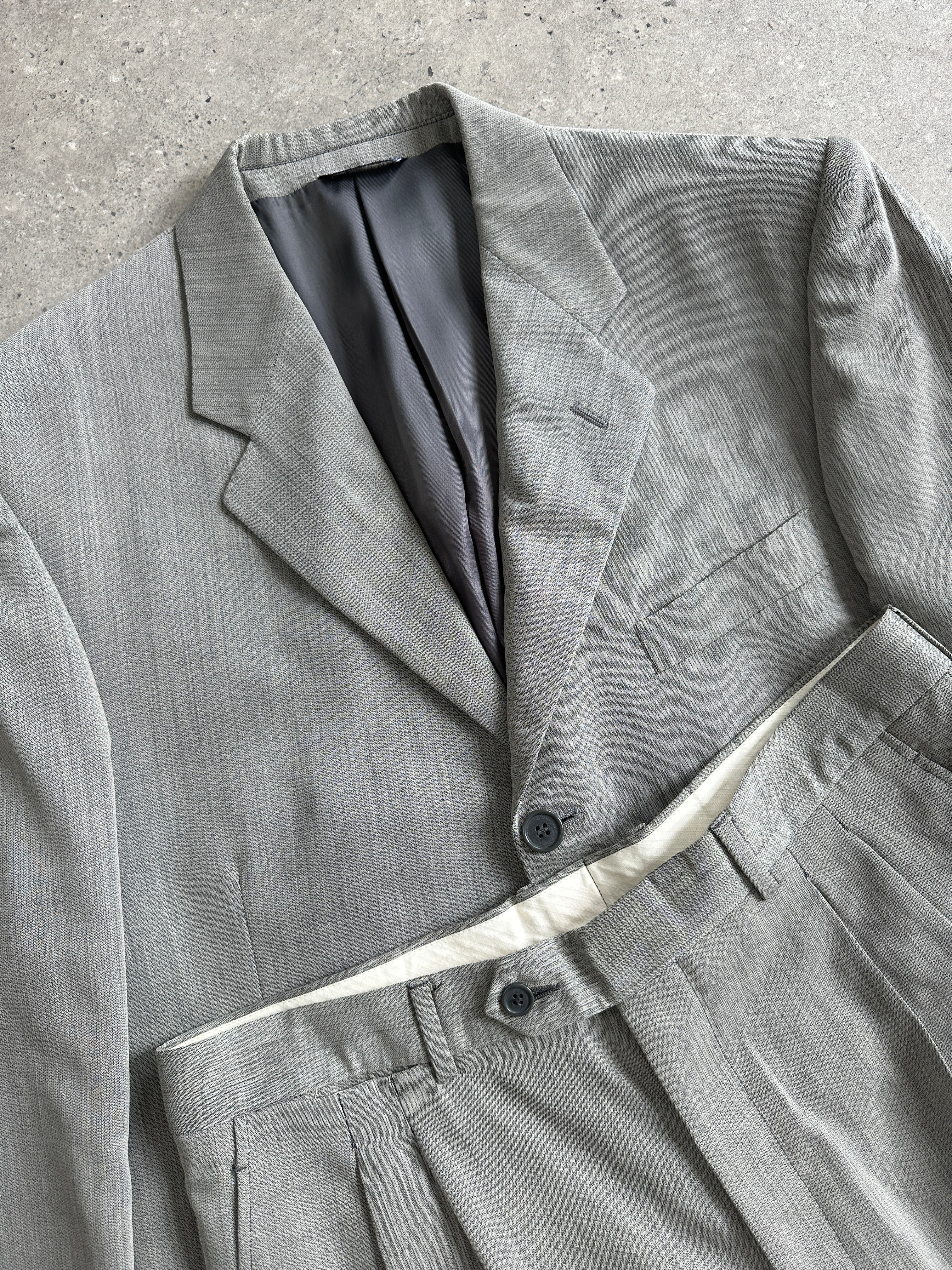 Vintage Italian vintage pure wool single-breasted tuxedo jumpsuit in size 40R/W32, featuring classic tailored design and wool fabric.