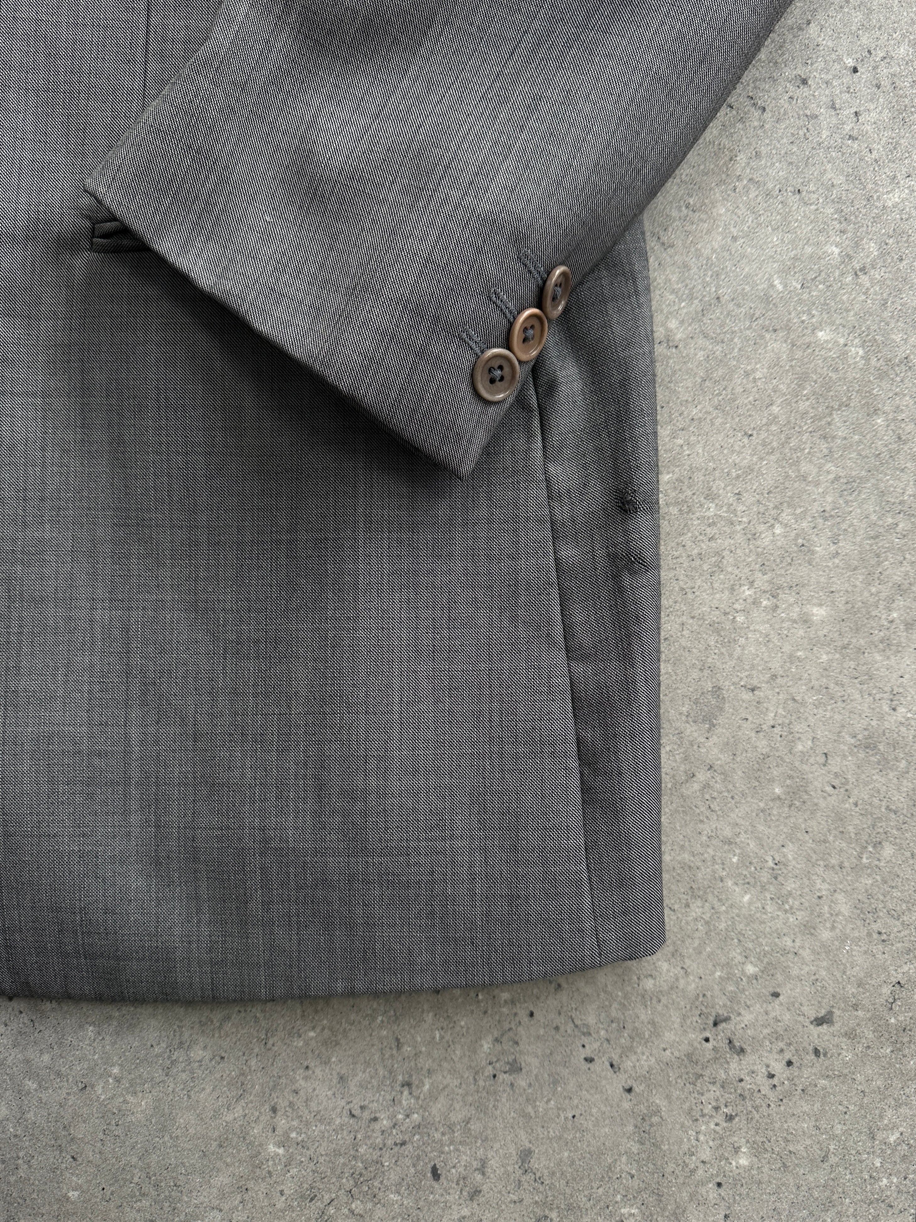 Armani Collezioni 2000s men's pure wool single-breasted blazer in size 42L/XL, dark tailored jacket with notch lapel.