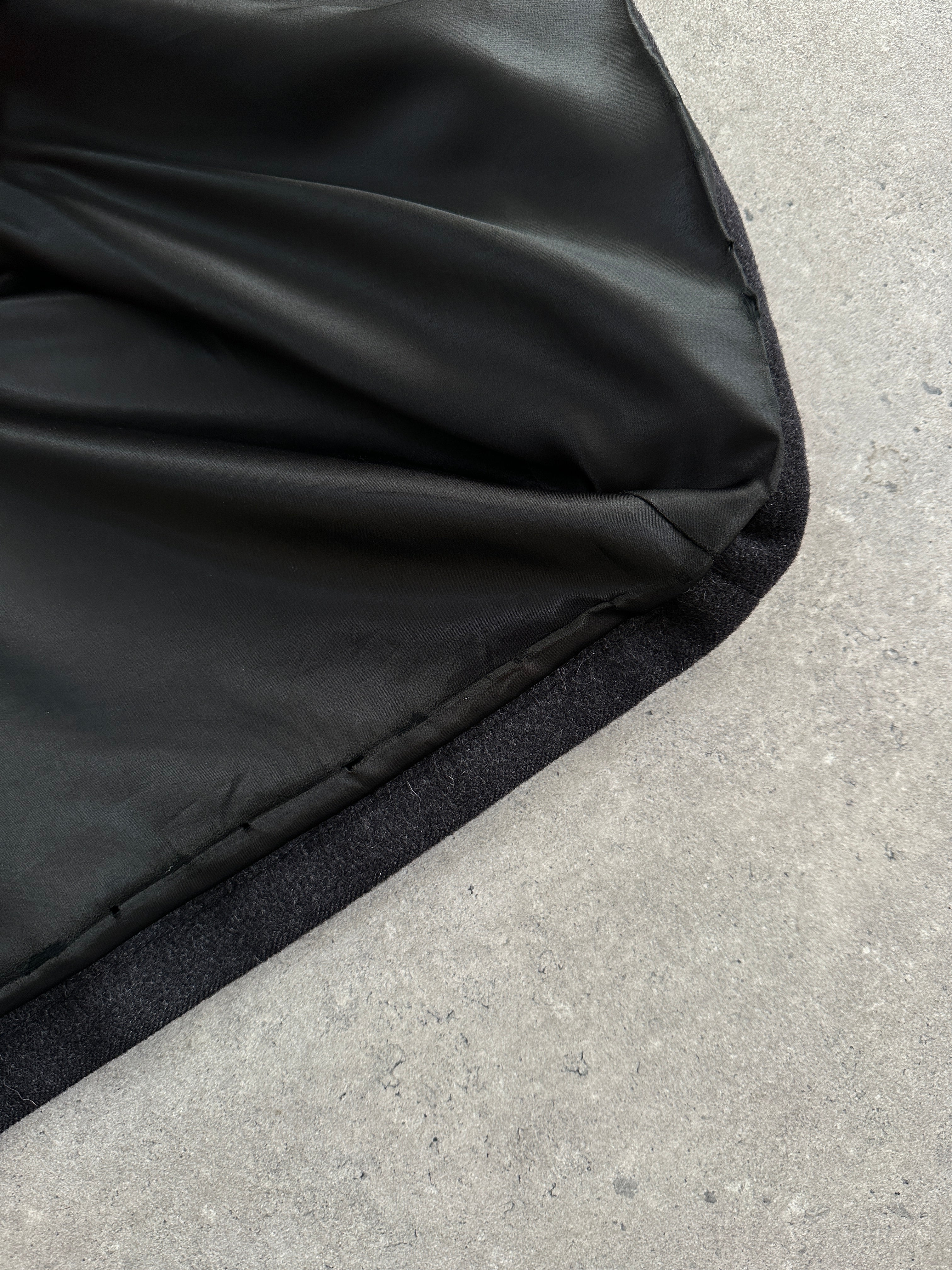 Max Mara pure wool double-breasted coat in classic style, featuring wide lapels and a tailored fit.