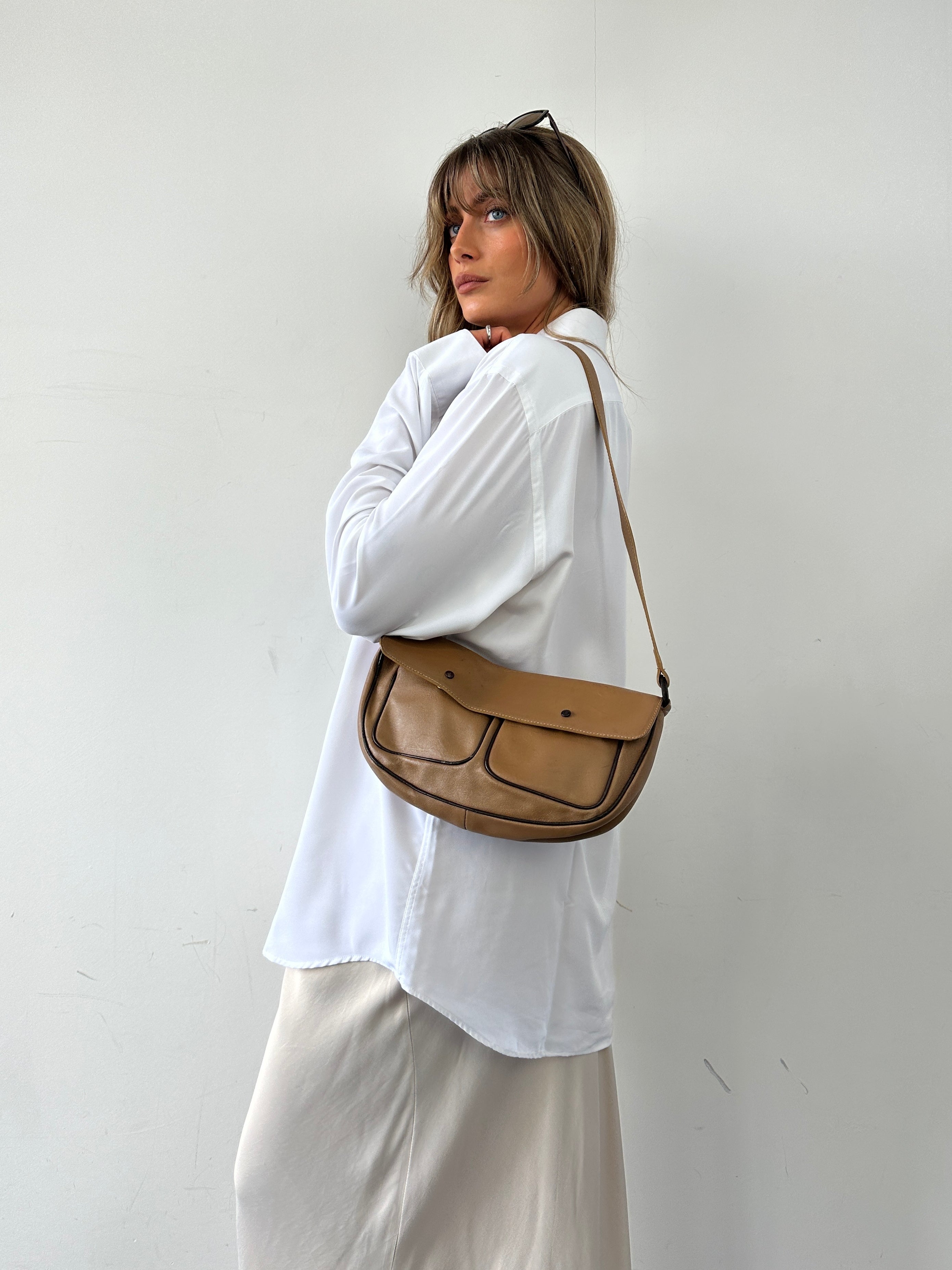 Italian vintage leather crescent crossbody bag with adjustable strap and classic design, crafted by Vintage.