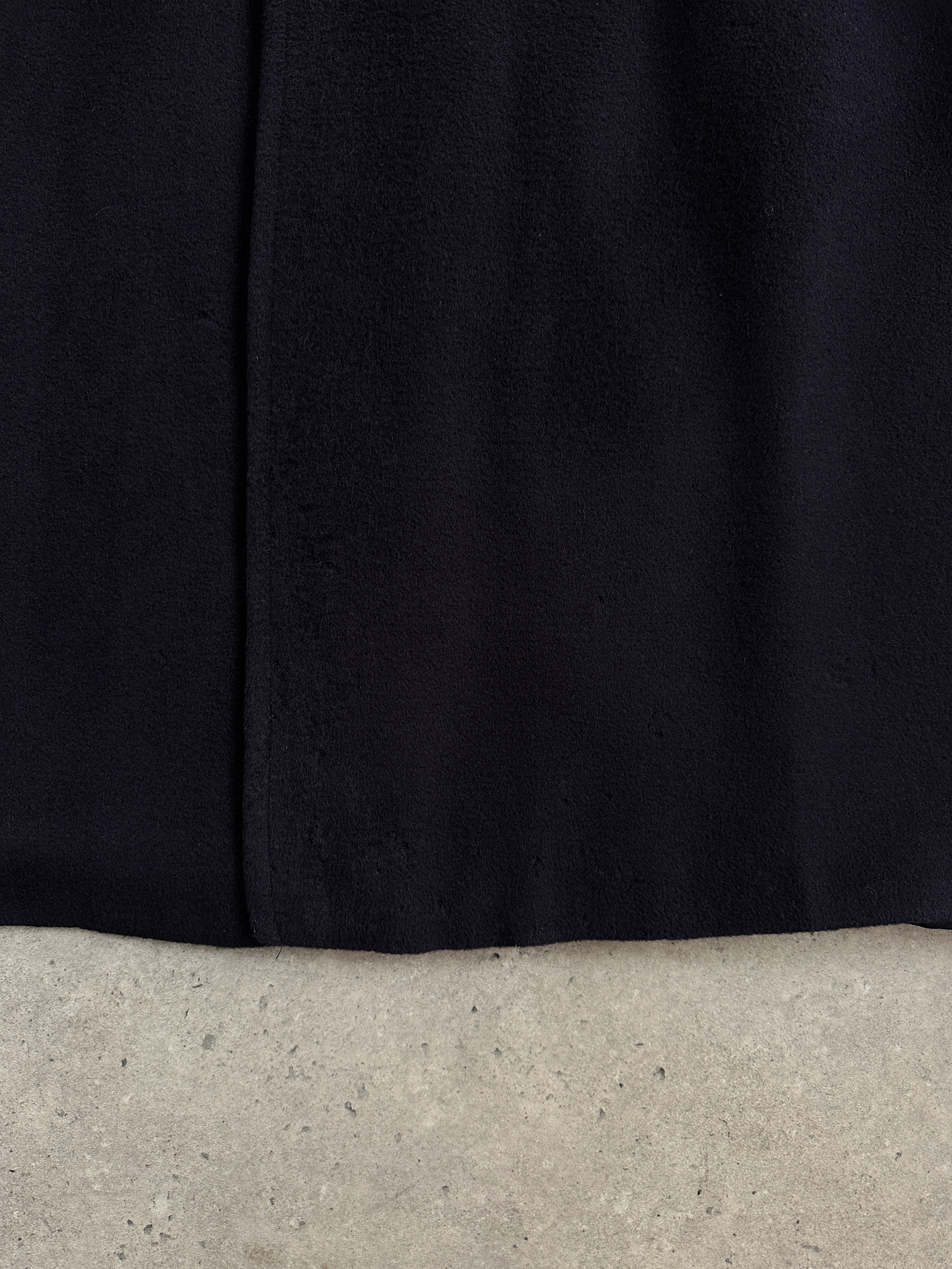 Elegant Jaeger 1990s high neck pure cashmere coat in XL, shown with the coat’s collar and textured fabric detail.