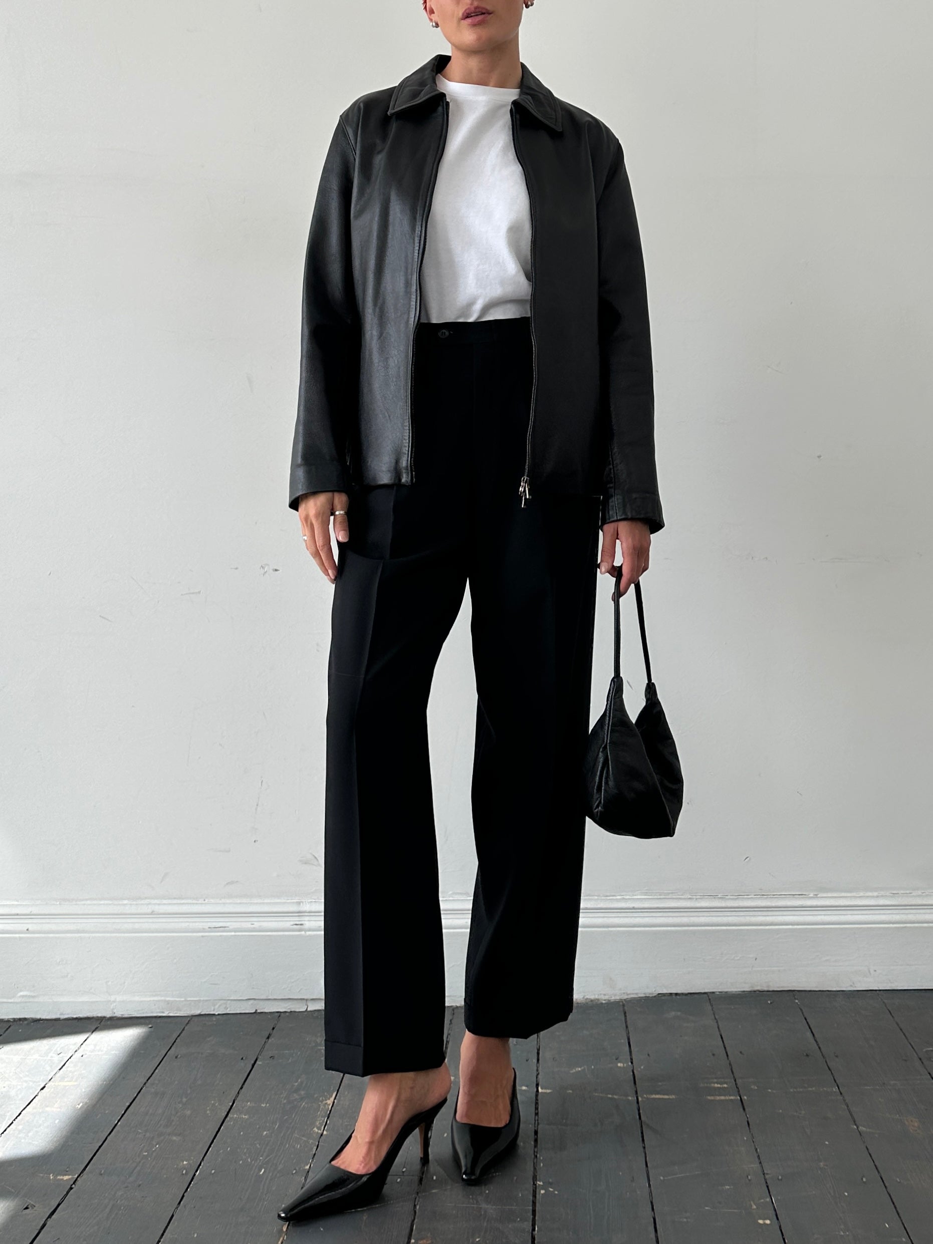 Italian Vintage smooth leather double zip jacket in size M, stylish and classic leather jacket with silver zippers.