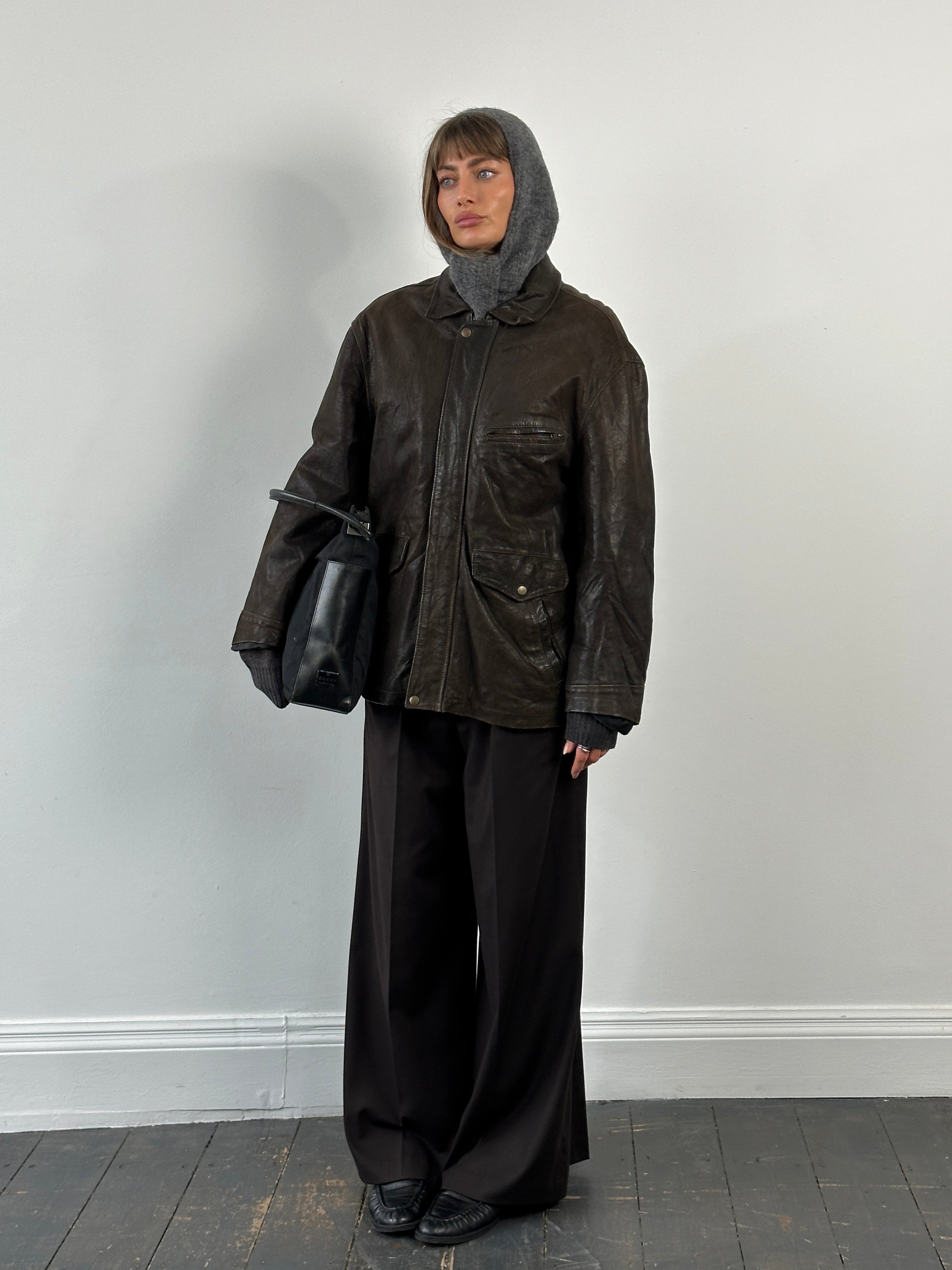 Vintage 1980s leather jacket with concealed placket in size L/XL, featuring a classic vintage style and black leather material.