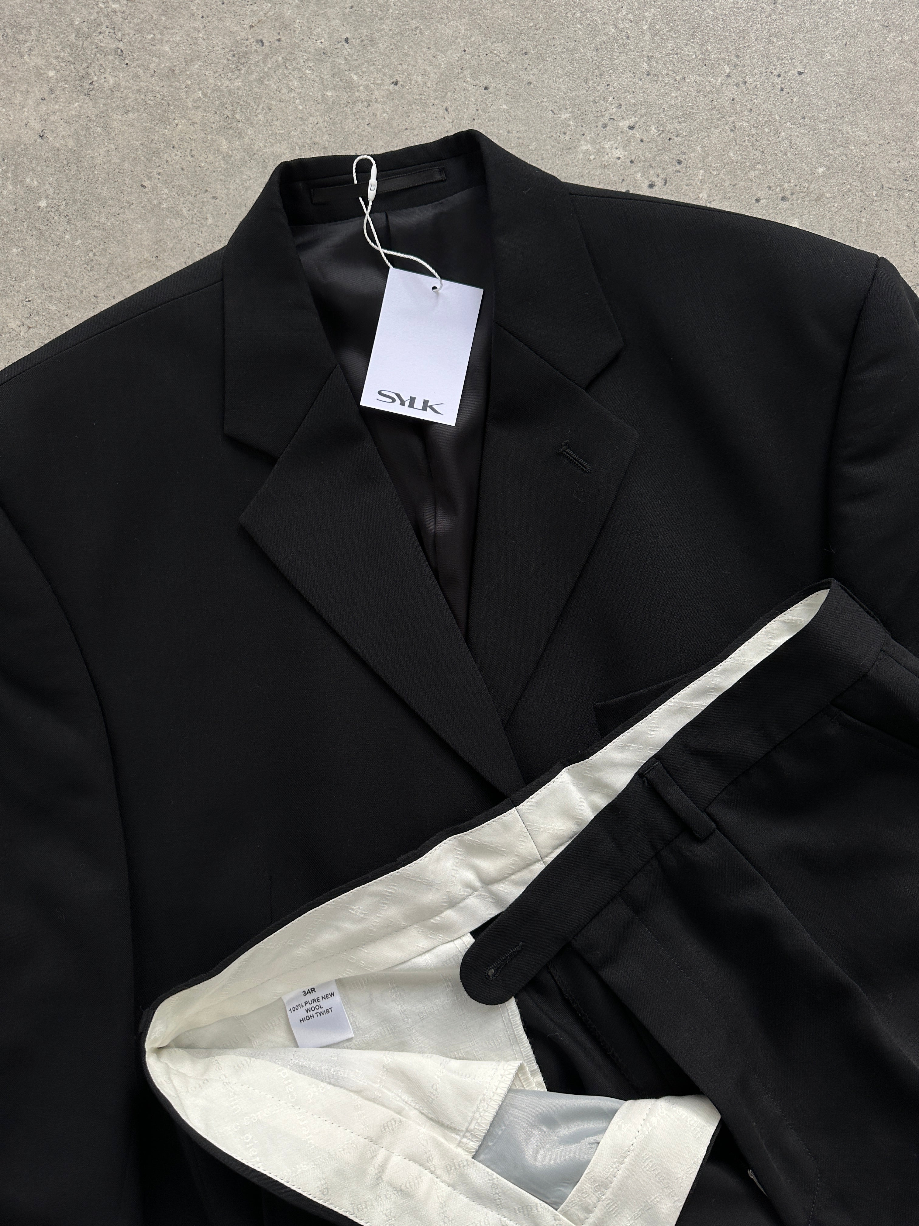 Pierre Cardin pure wool single-breasted suit jumpsuit in size 40R/W34, tailored fit, with lapel collar and sleek design.