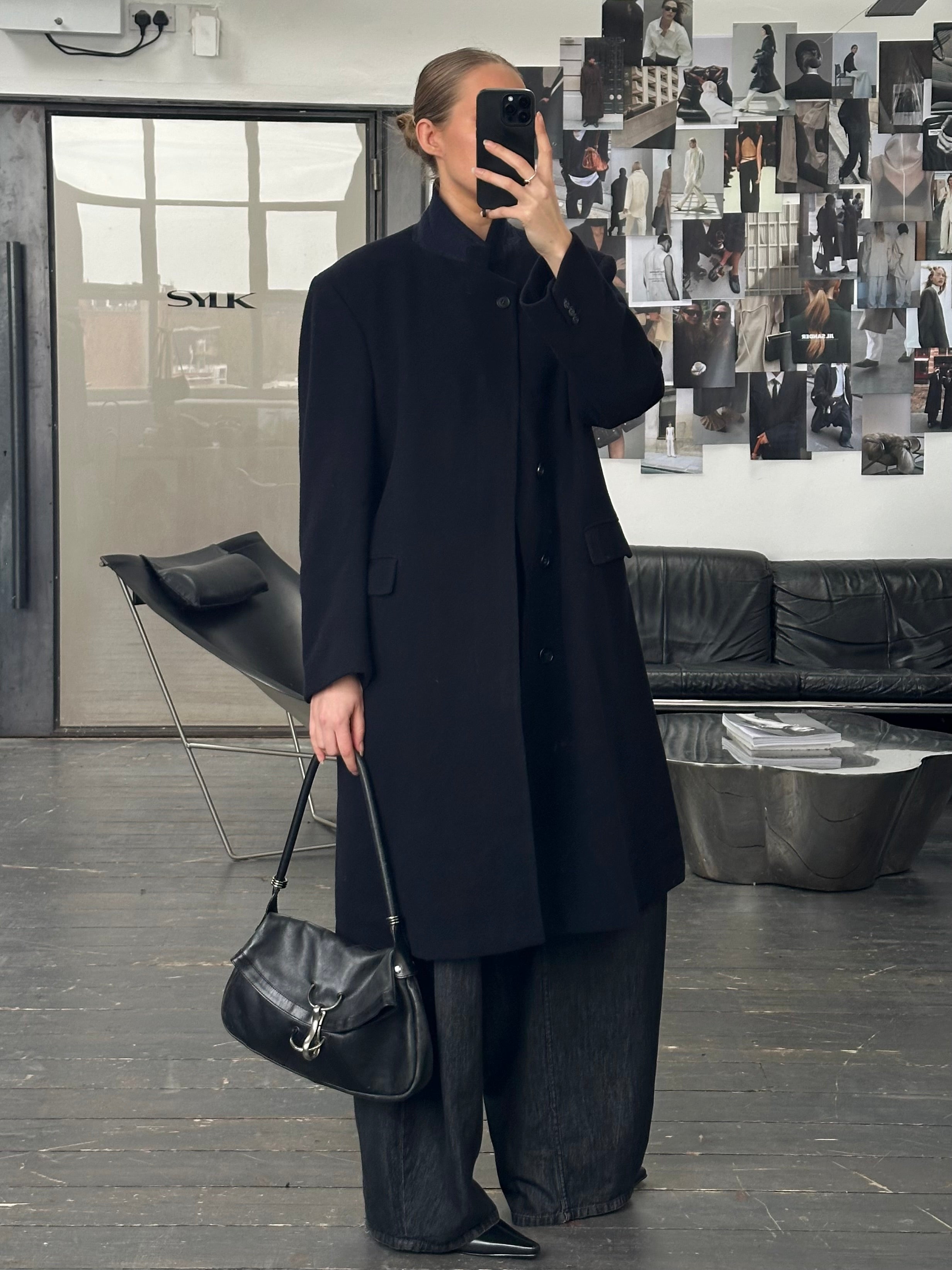 Vintage 1990s pure wool single-breasted coat in size L, featuring classic design and timeless style.
