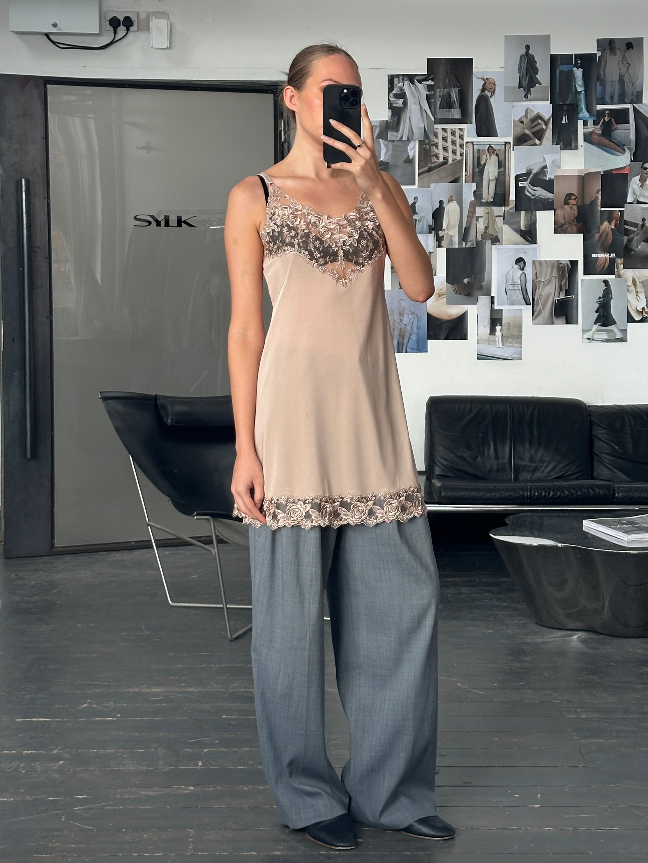 Vintage 1990s lace mini slip dress in size M, featuring delicate lace fabric and a classic vintage style.