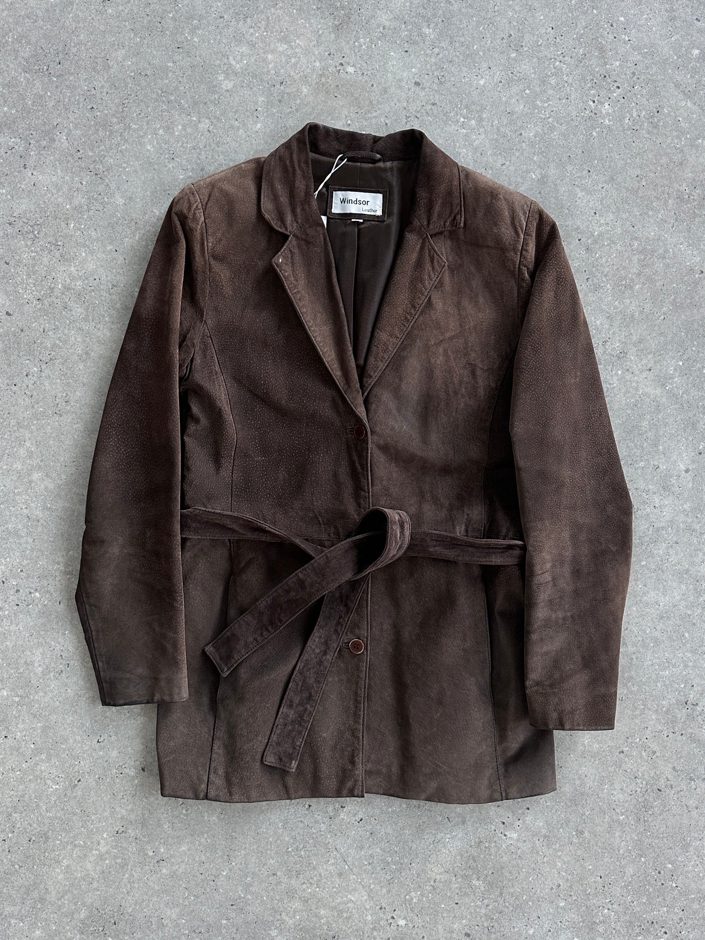 Vintage leather jacket with suede belt and classic design, available in size S/M, featuring stylish vintage craftsmanship.