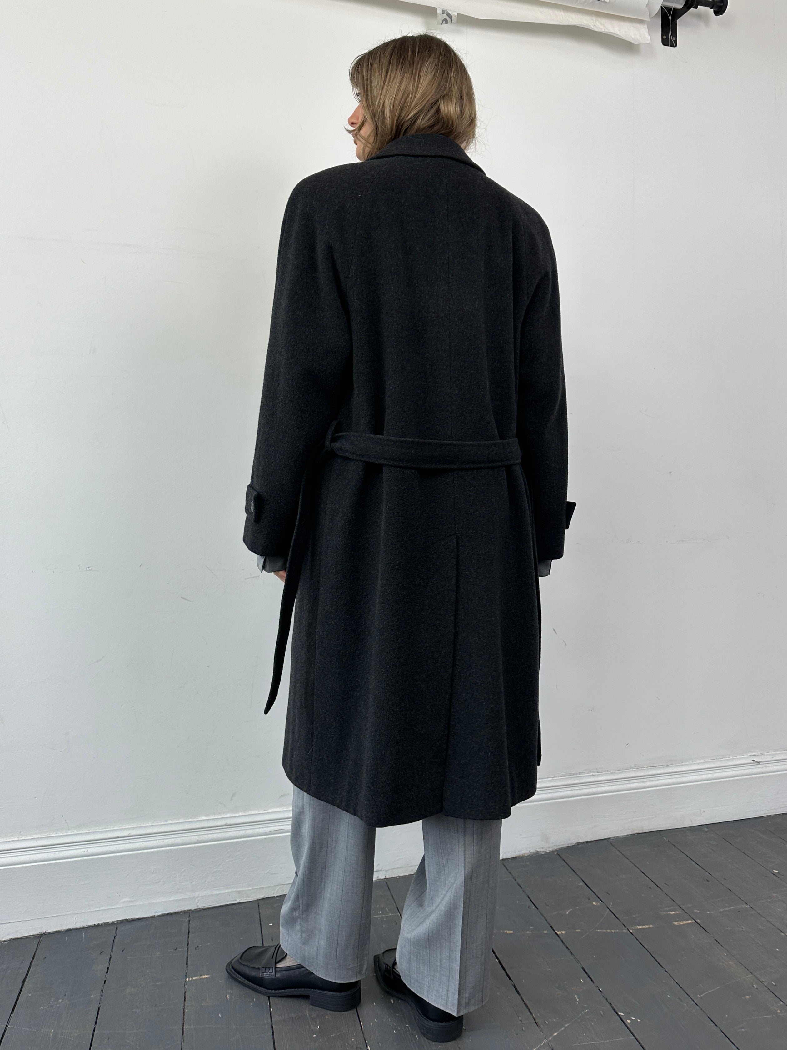 Vintage Italian wool and cashmere belted coat with concealed placket in size large/extra large, showcasing classic vintage style.