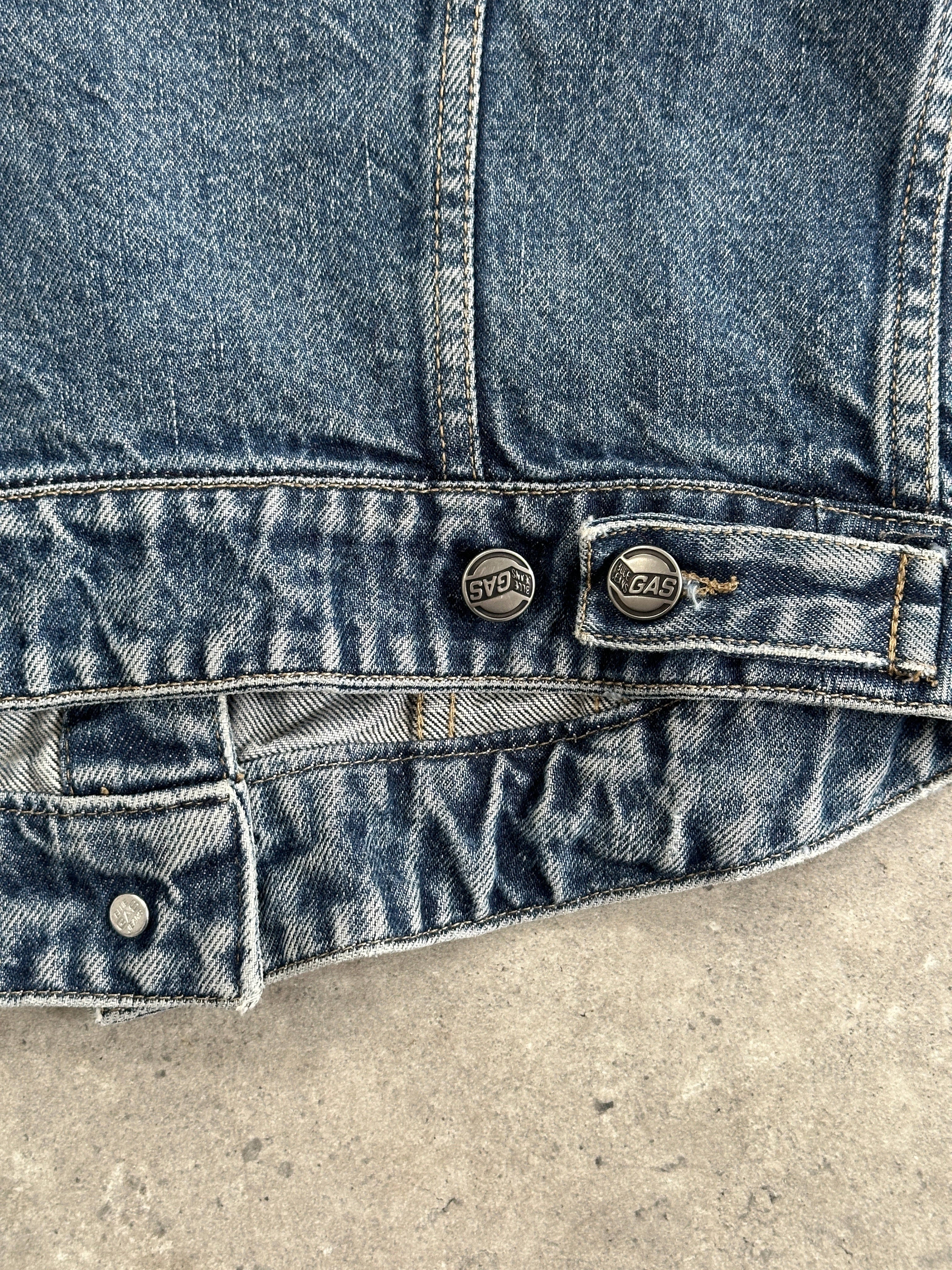 Gas fitted pure cotton denim jacket in size S, featuring classic blue denim fabric and stylish design.