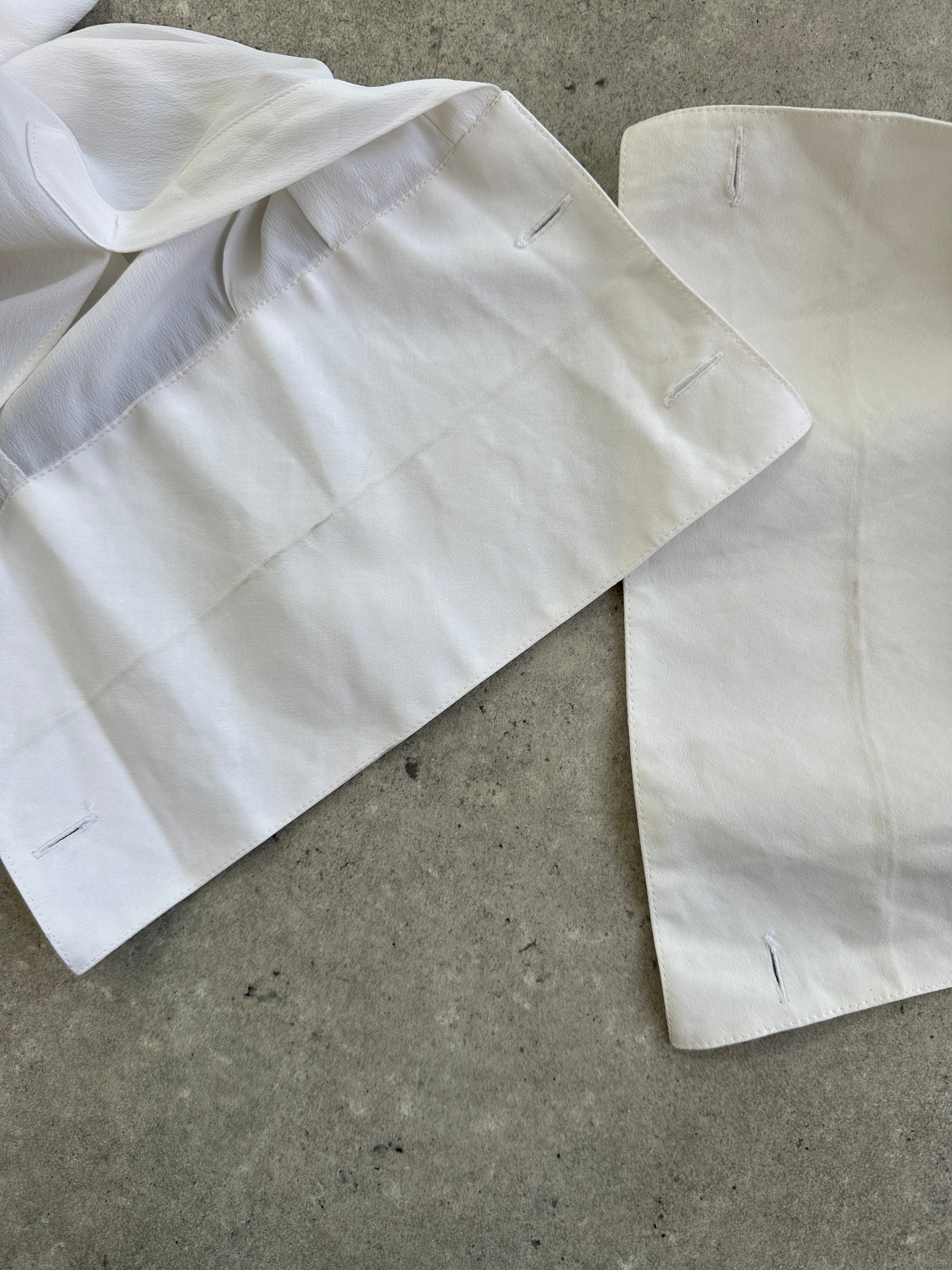 Vintage Italian 1980s silk flowy wing collar dress shirt in XL, featuring a classic design and elegant fabric.