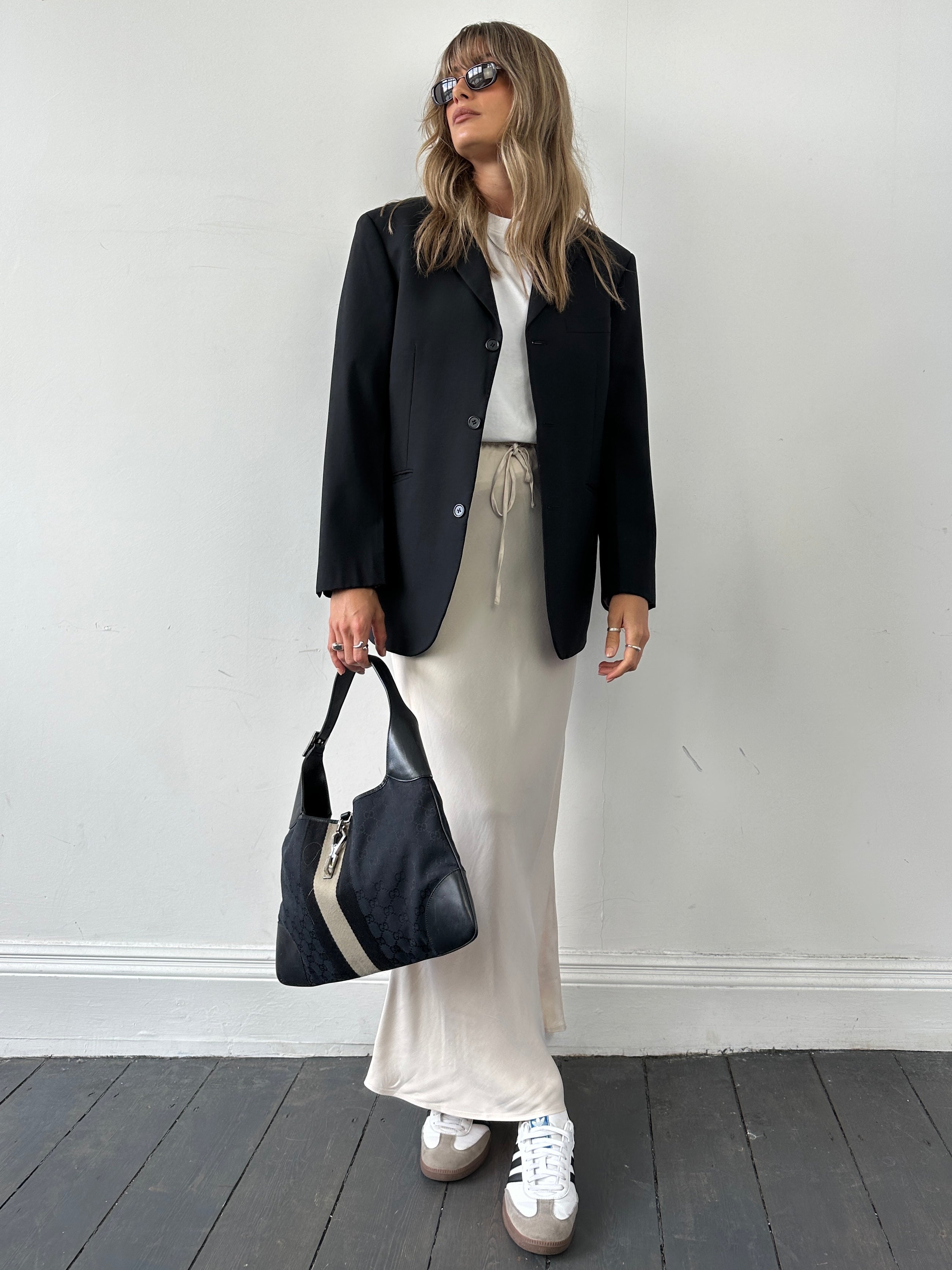 Vintage single-breasted wool blazer in size M/38S, tailored fit with classic lapels and button closure, shown on a hanger.