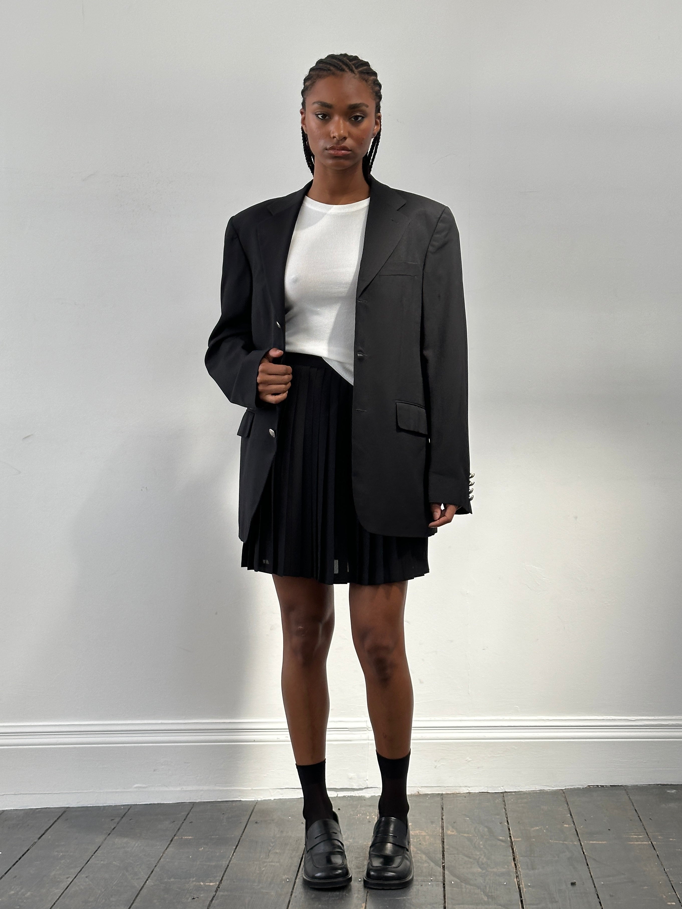 Vintage Italian 1990s pleated A-line mini skirt in W26, showcasing classic retro style and lightweight fabric.