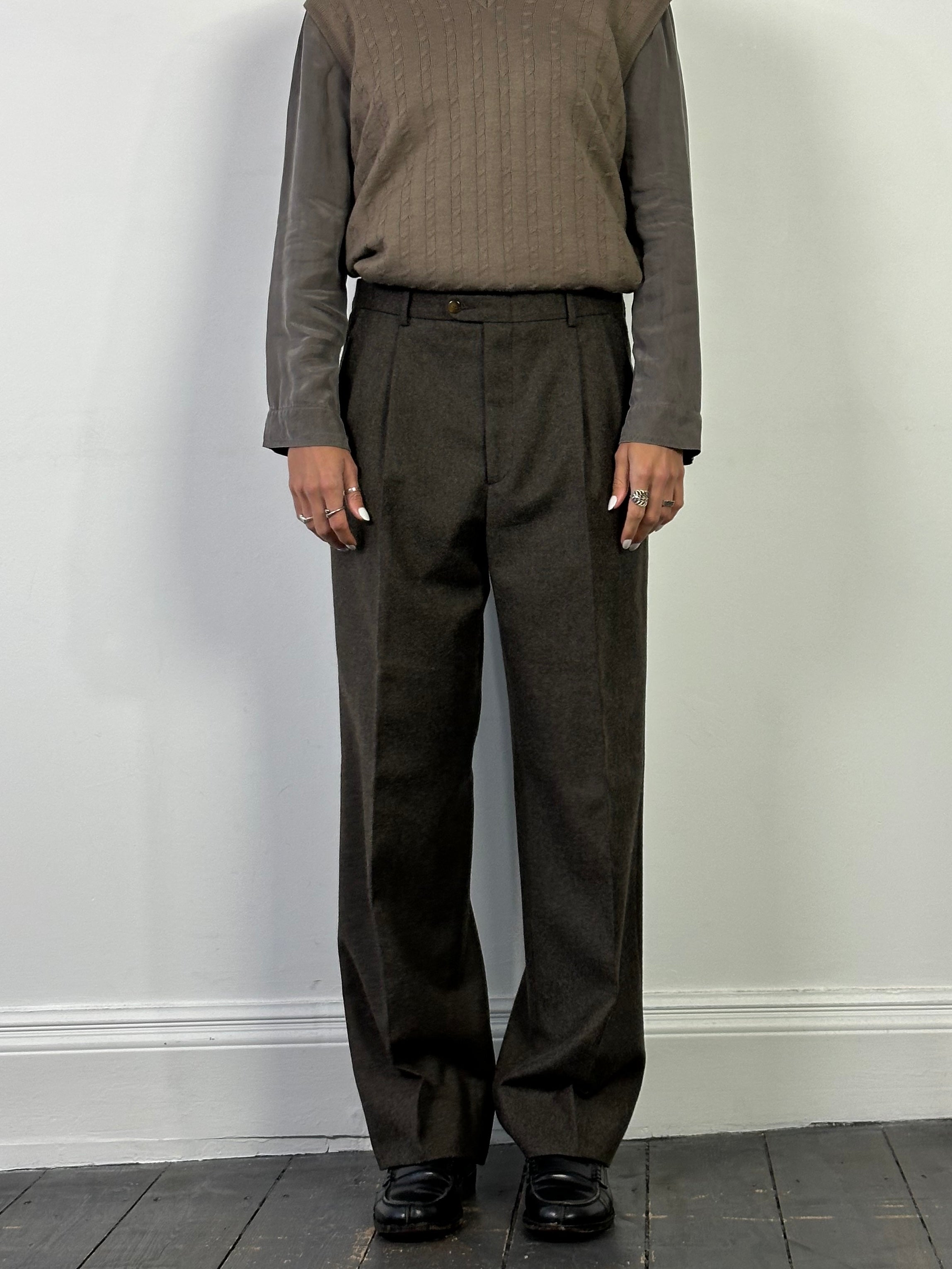Vintage Italian tailored trousers in pure brushed wool, size W32, showcasing classic fit and refined texture.