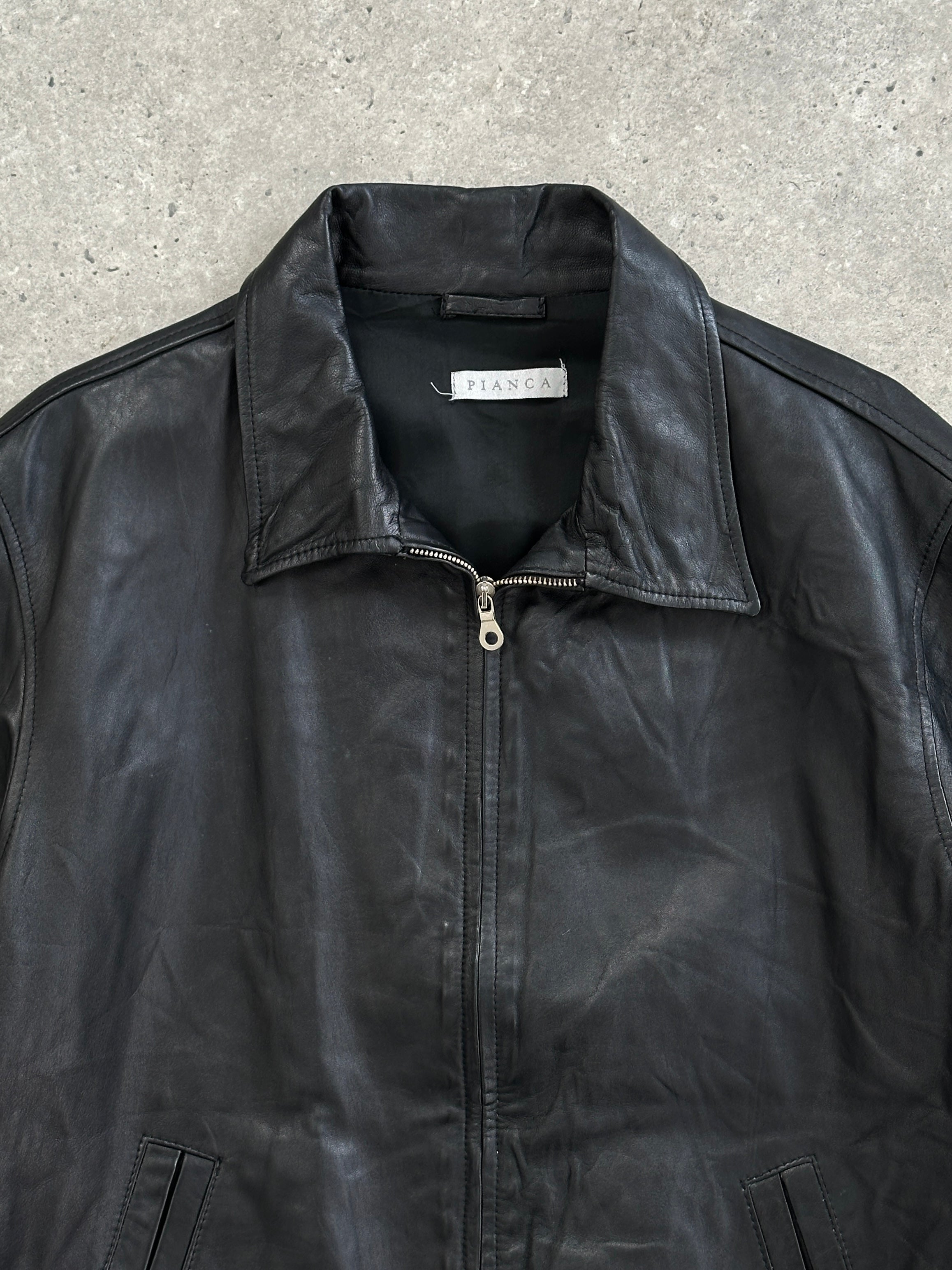 Vintage Italian vintage leather jacket with minimal design and zip-up front, shown in size L.