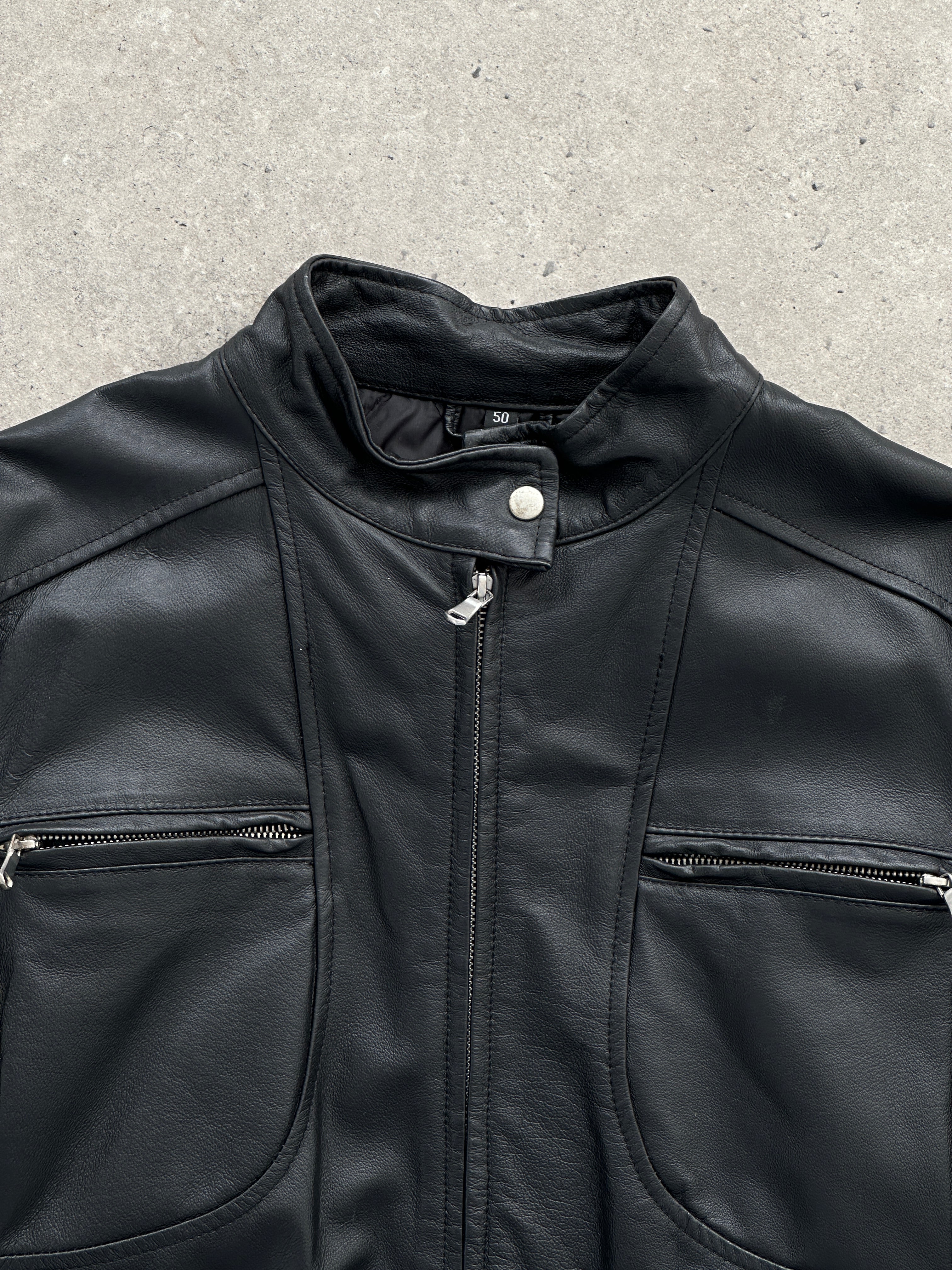 Vintage Moto Leather Jacket in size M/L with classic design, featuring rugged leather and vintage style details.