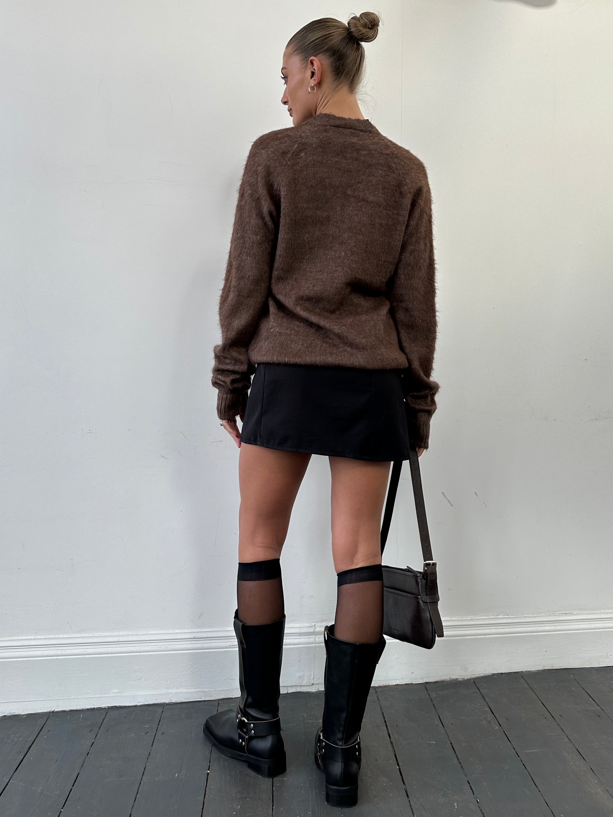 Vintage Italian alpaca V-neck jumper in M/L size, featuring soft, warm knit fabric and classic design.