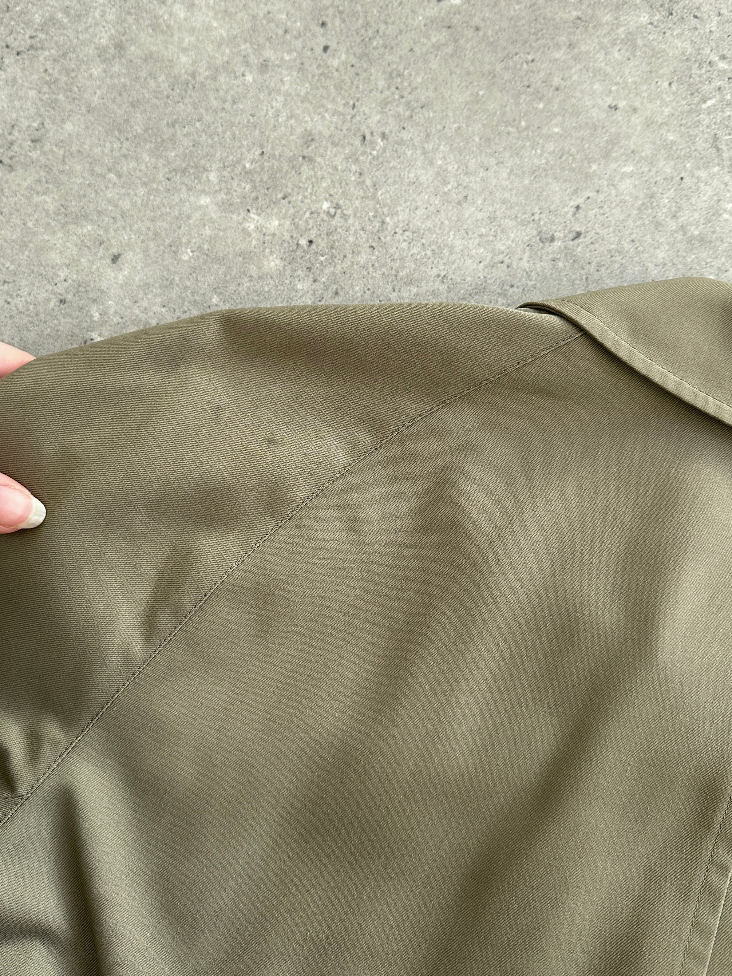 Aquascutum cotton trench coat with concealed placket in size L/XL, featuring classic design and durable fabric.