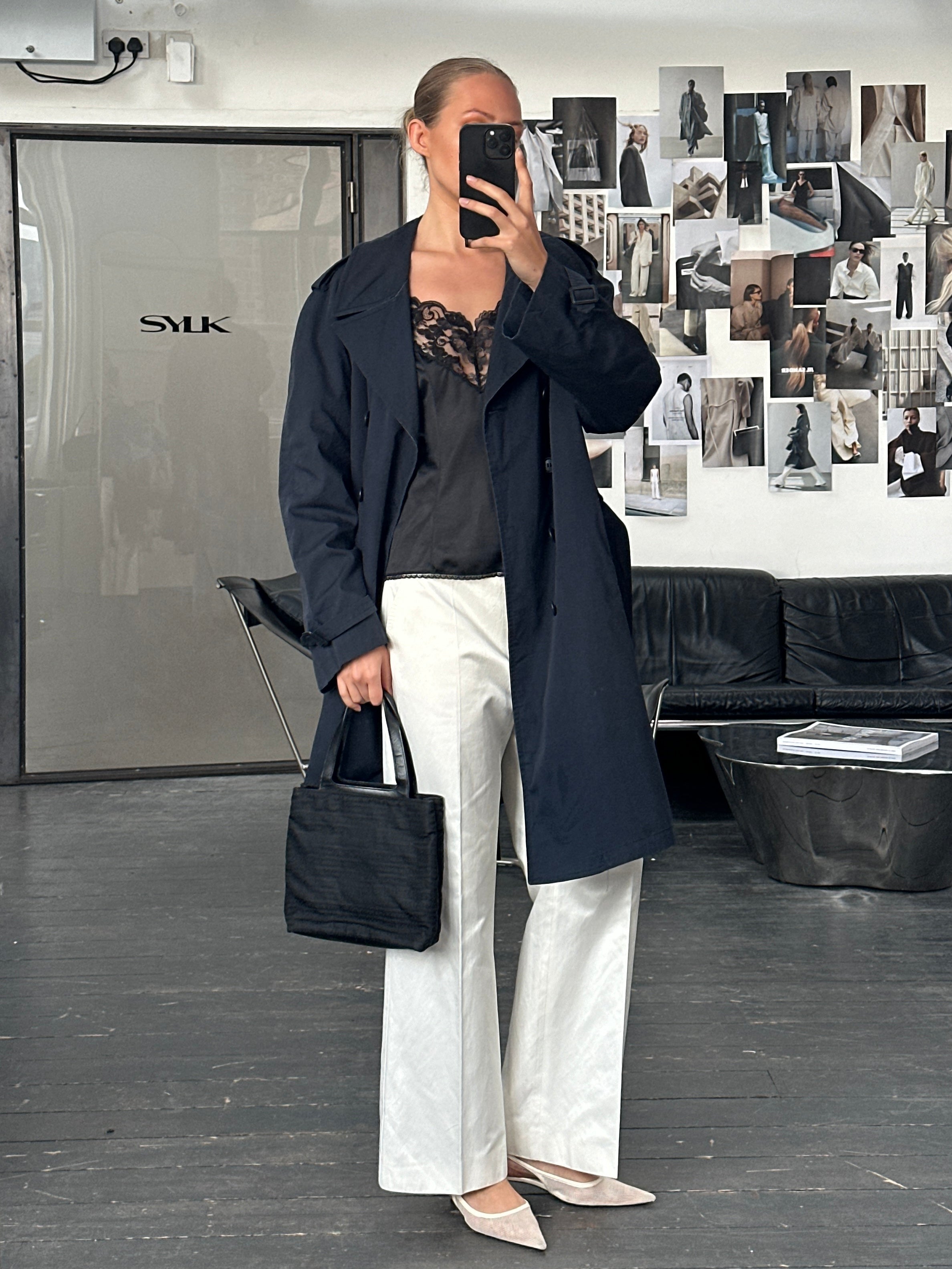 London Fog 1980s double-breasted belted cotton trench coat in beige, size L/XL, featuring classic design and button details.