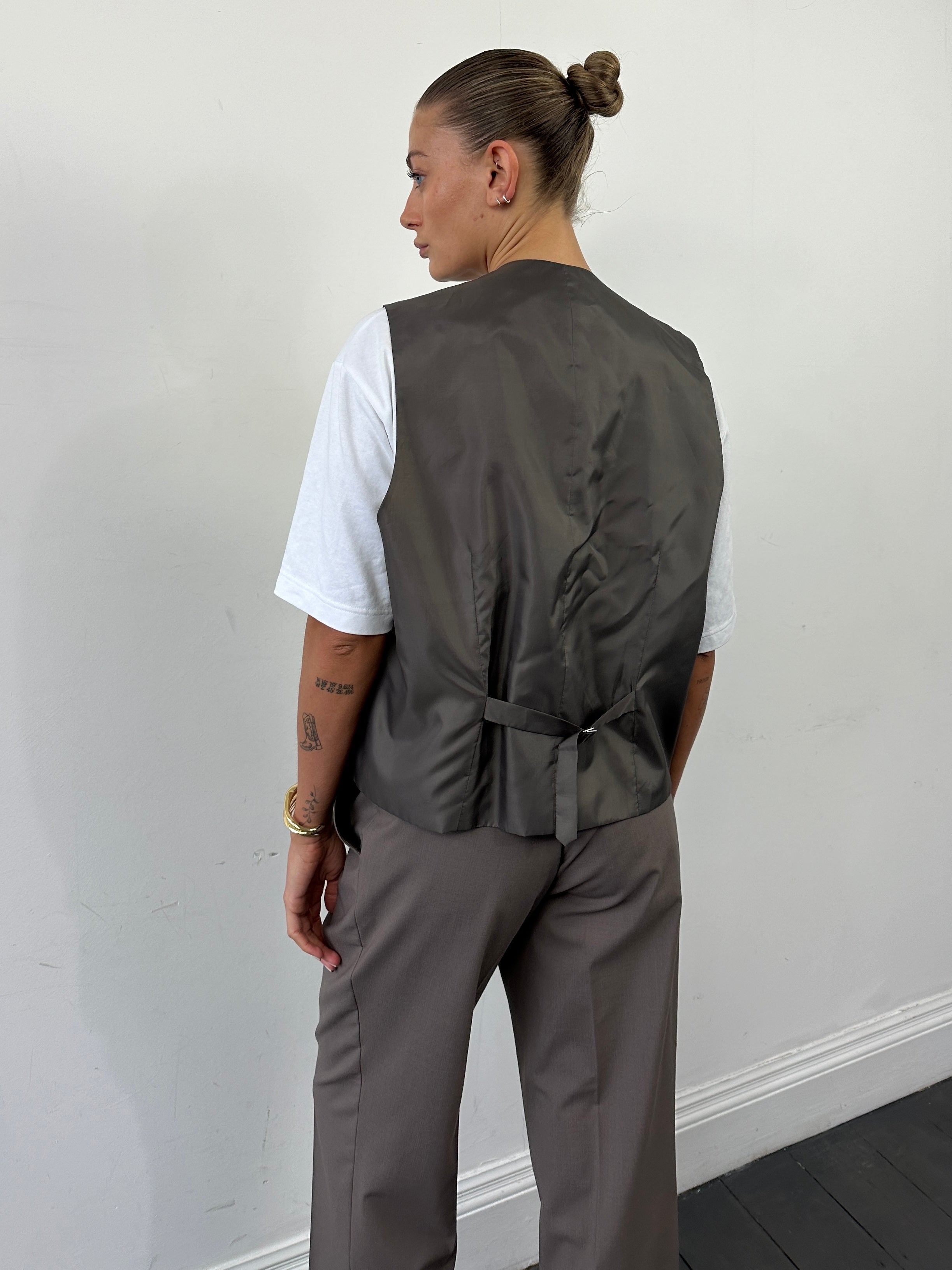 Vintage 1990s striped tailored waistcoat in size L, classic men's fashion with bold vertical stripes and structured fit.