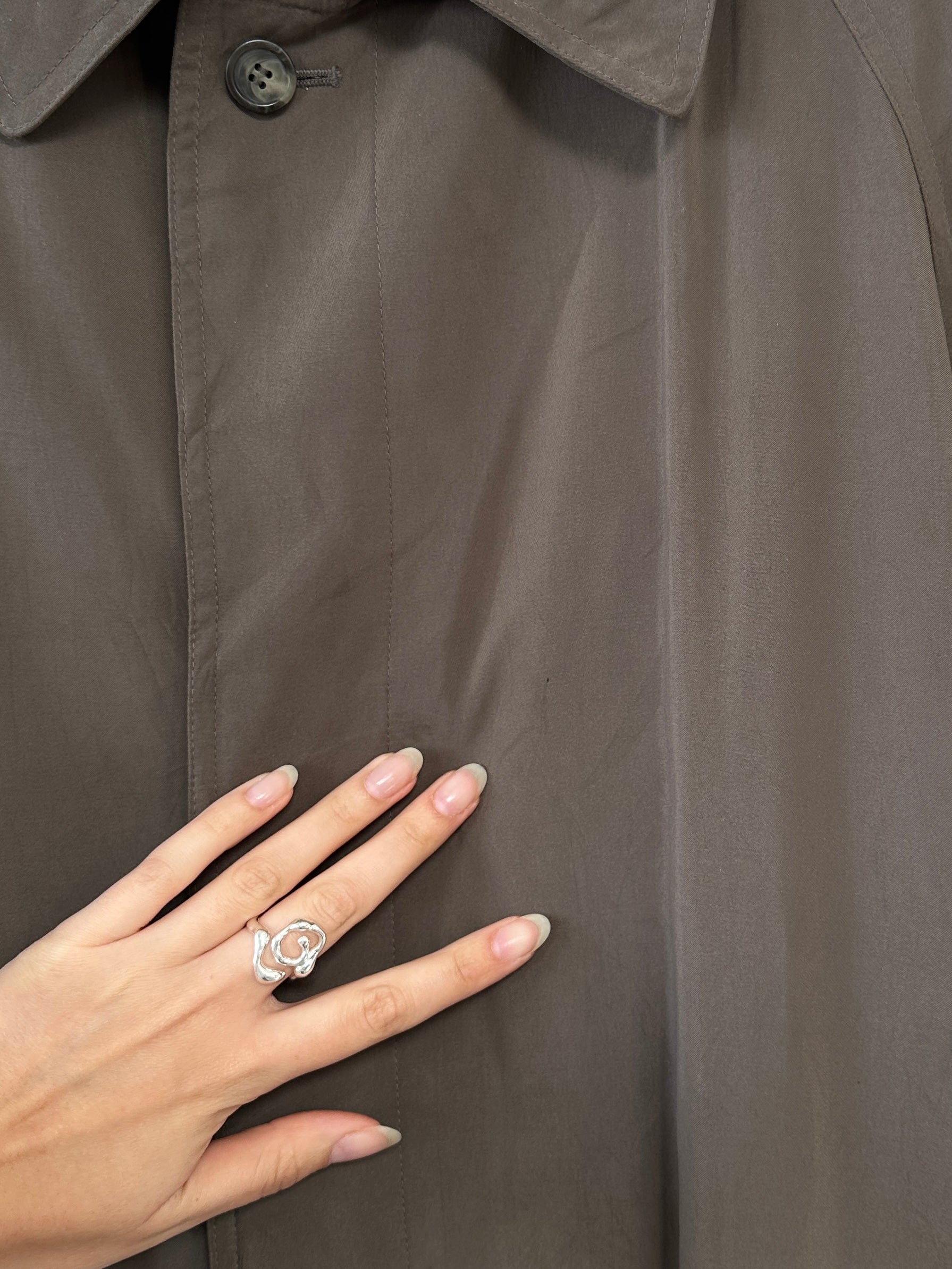 Oversized Ralph Lauren Chaps trench coat in XXL, shown in a stylish view, featuring classic design and tailored fit.