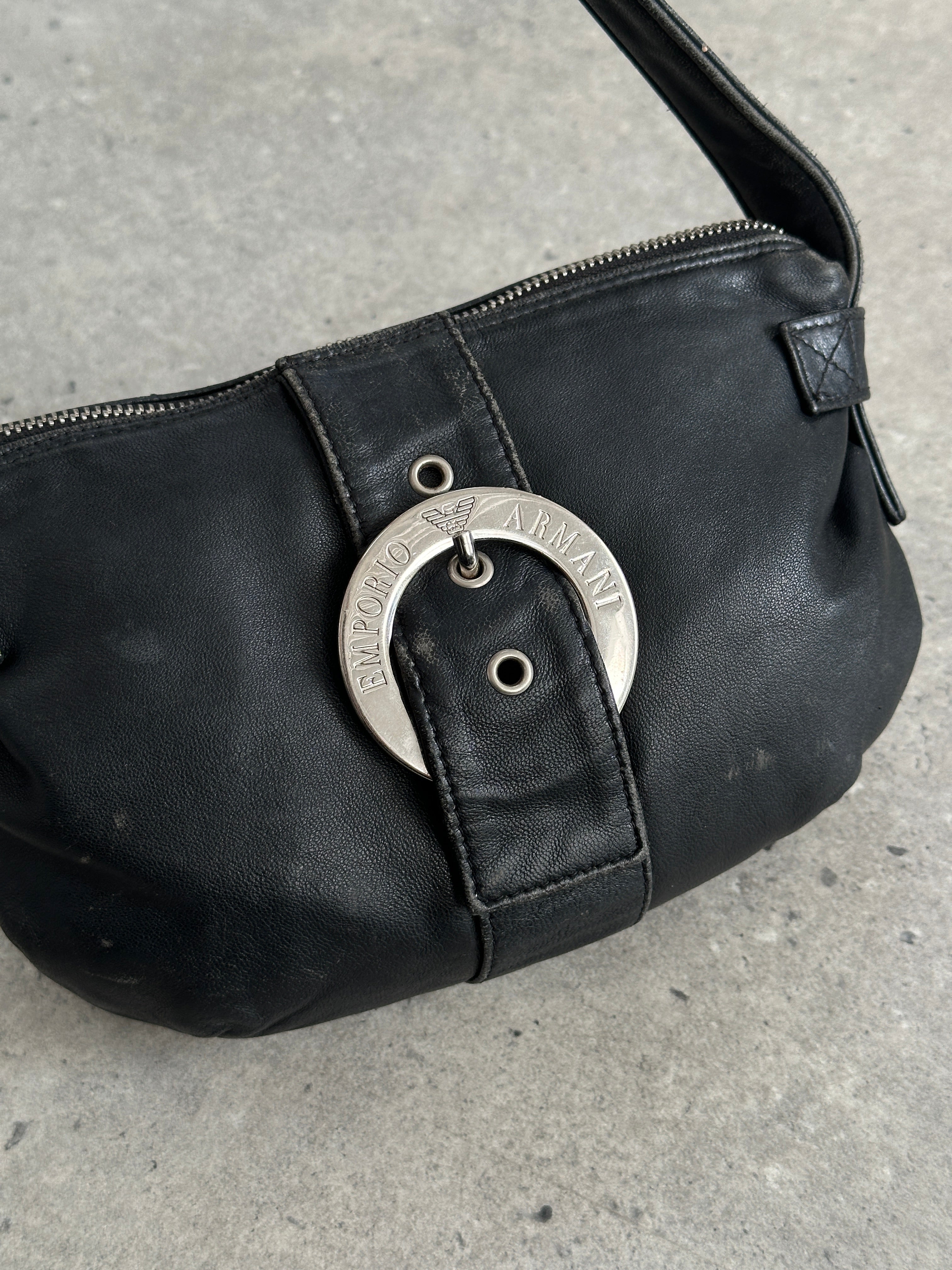 Emporio Armani 2000s aged leather shoulder bag with sleek design and classic style, featuring a stylish shoulder strap.
