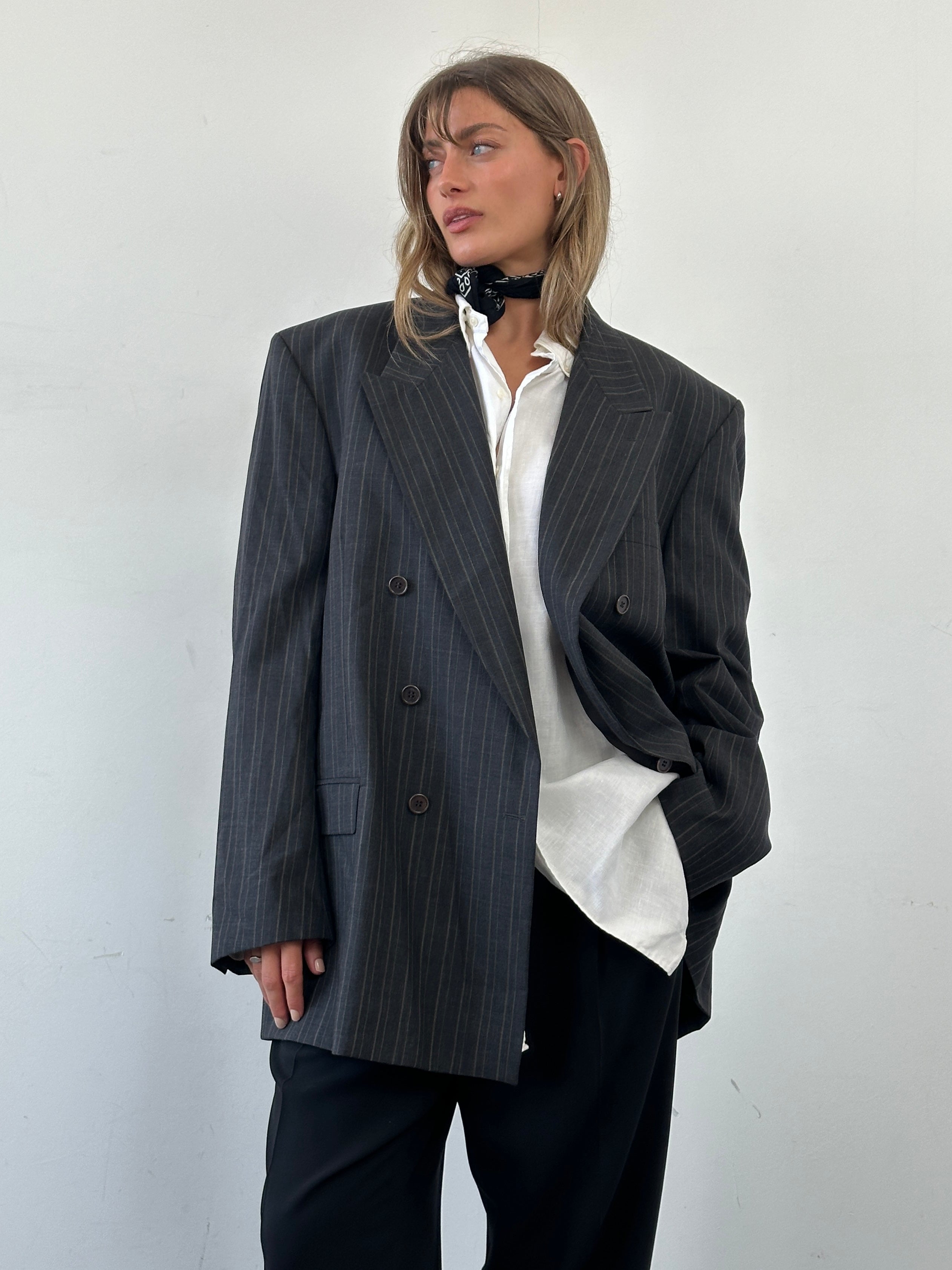 Giorgio Armani Le Collezioni striped pure wool double-breasted blazer in XXL with classic notch lapels and tailored fit.