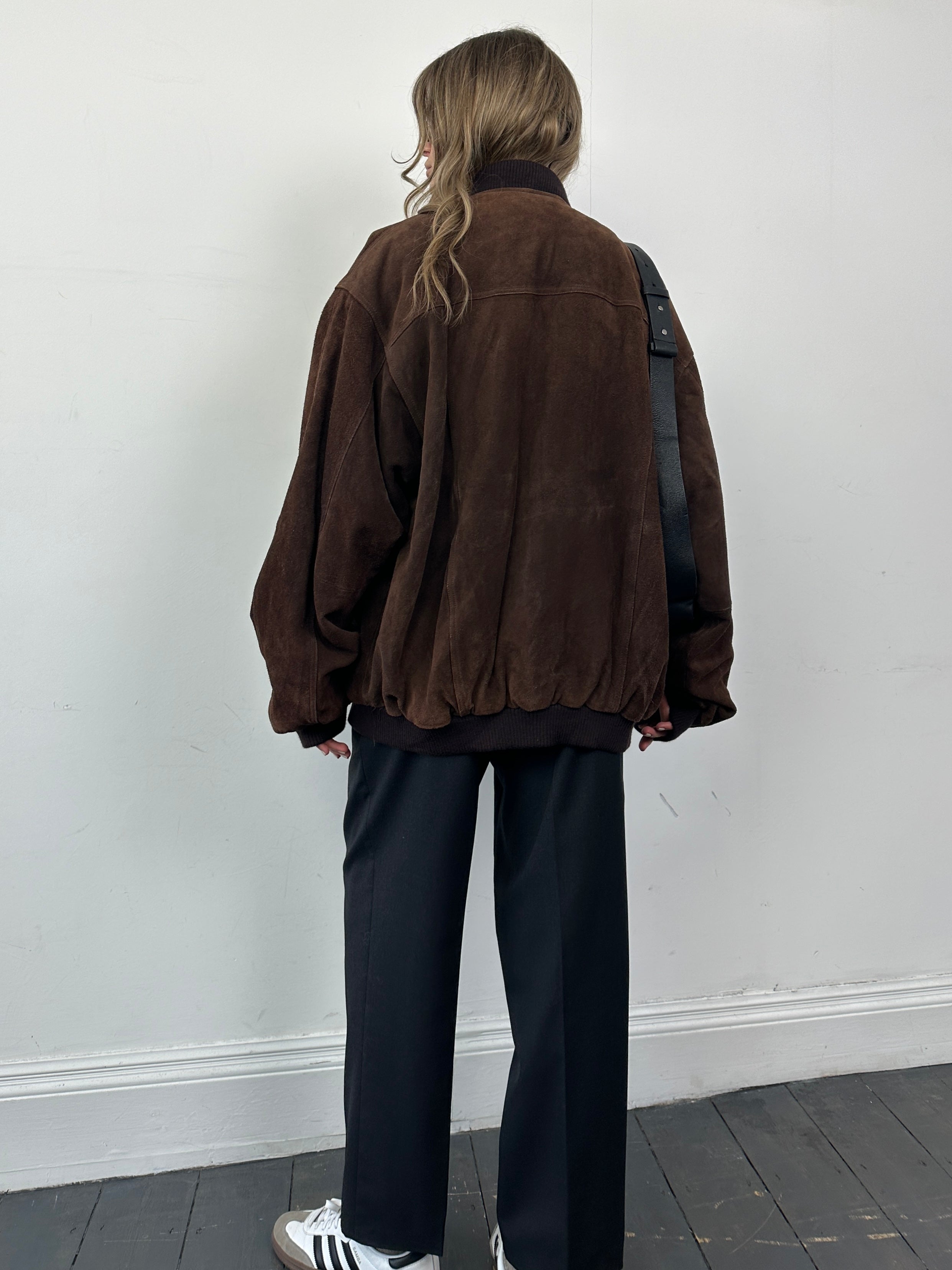 Vintage brand vintage suede leather bomber jacket with embroidery, oversized XXL size, featuring detailed stitching and classic style.