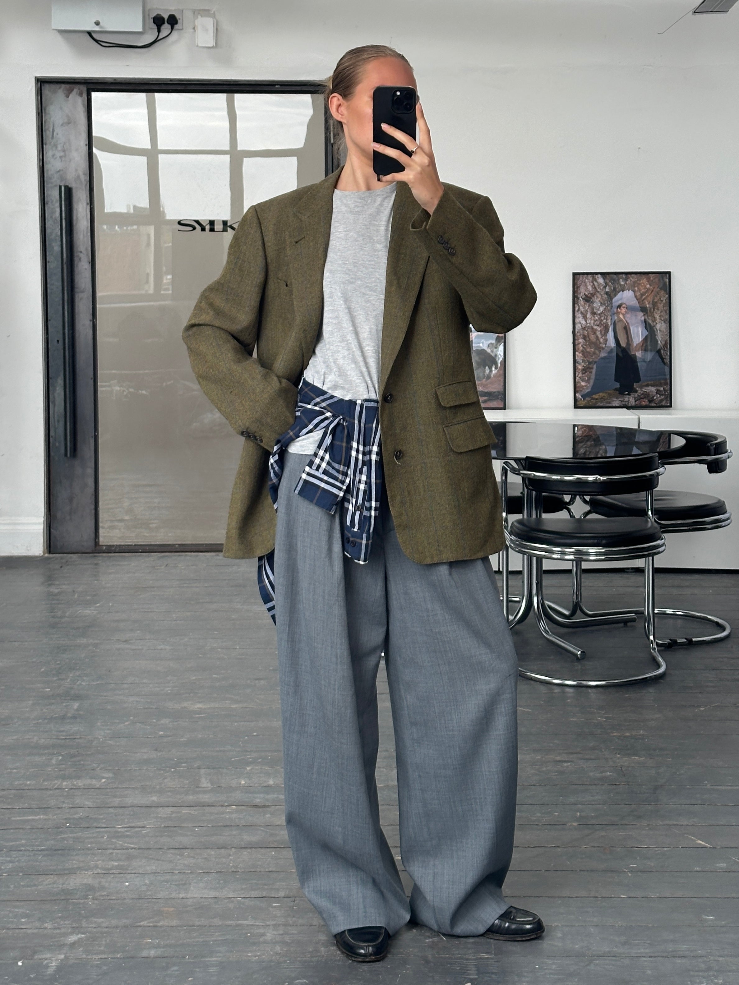 Burberry 1980s tweed check alpaca wool single-breasted blazer in size 42R/L, featuring classic check pattern and tailored fit.