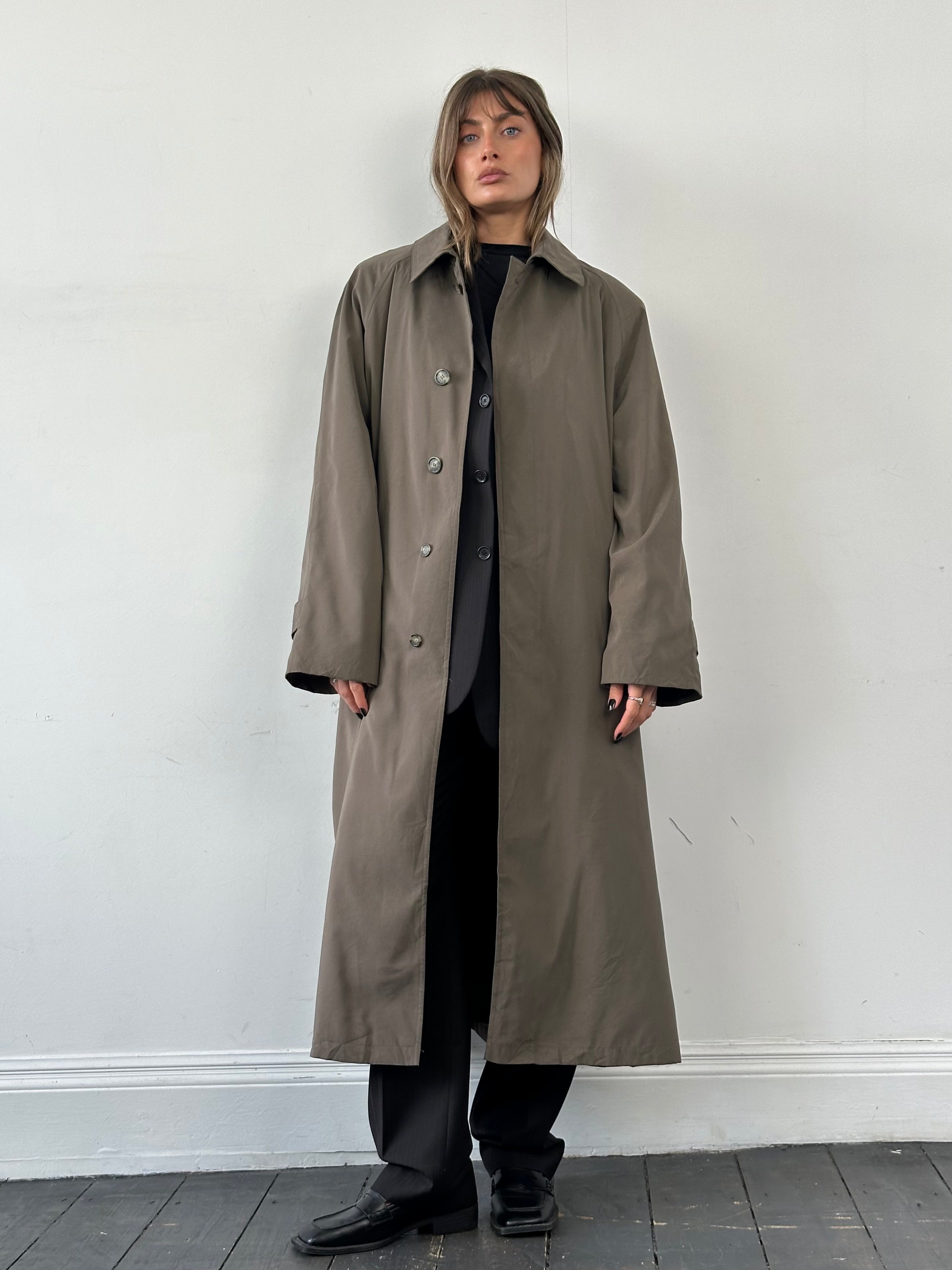 Oversized Ralph Lauren Chaps trench coat in XXL, stylish long coat with classic design, perfect for fall and winter wear.