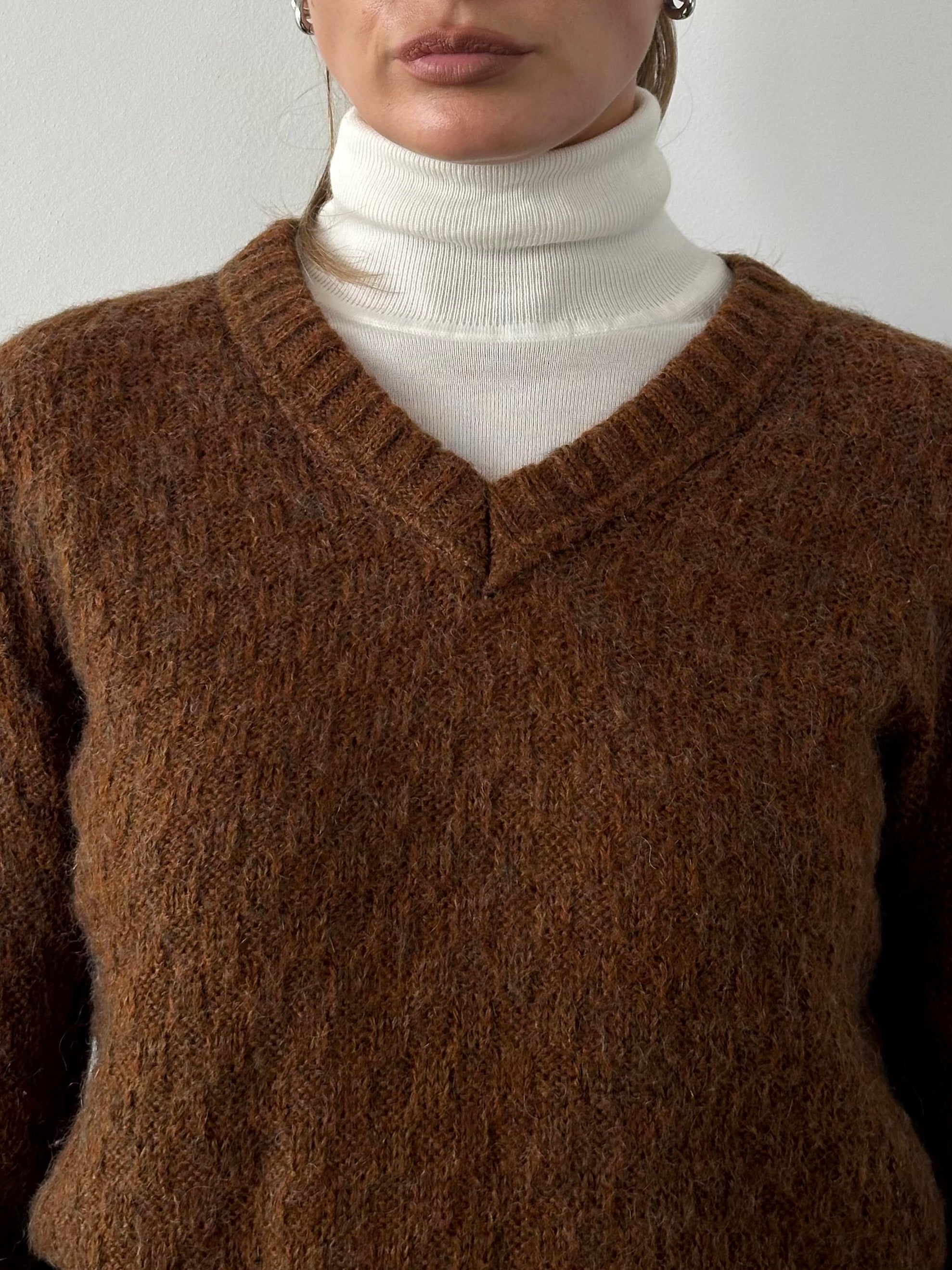 Vintage Italian wool V-neck knitted jumper in size M, featuring a classic textured knit and warm, cozy fit.