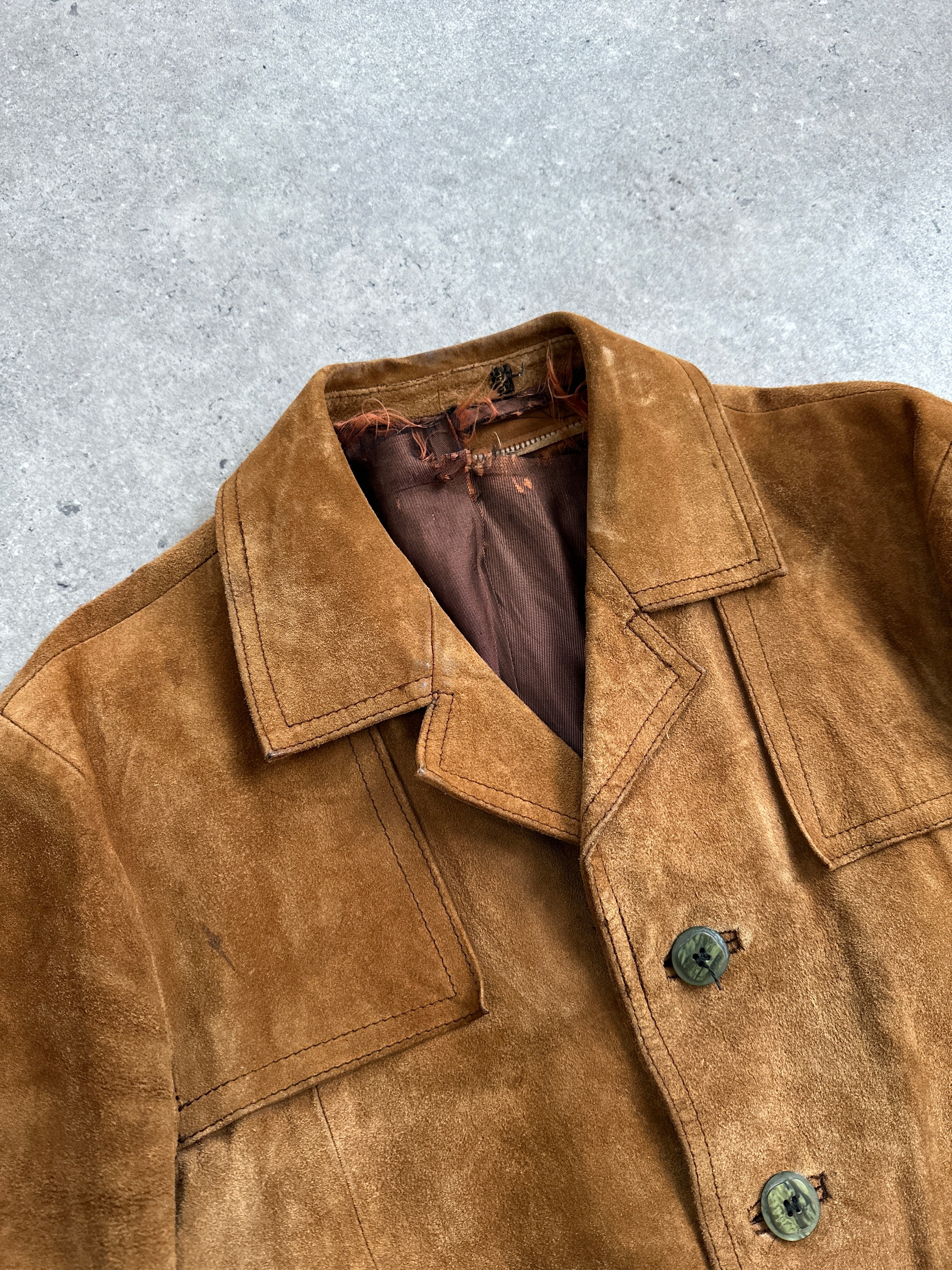 Vintage suede belted leather jacket in size M/L, featuring classic styling and a tailored fit.