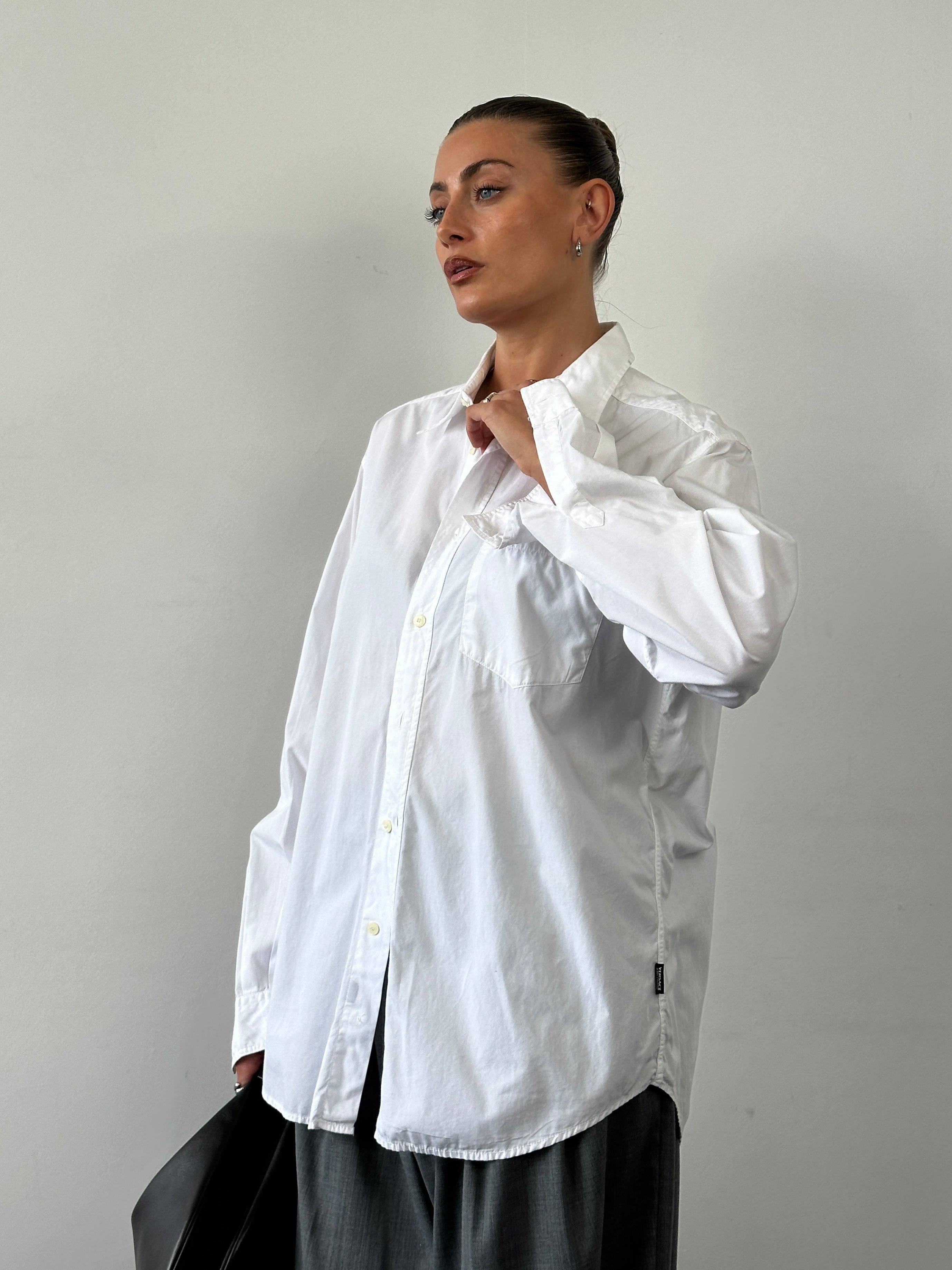 Versace Jeans Couture pure cotton shirt in size L/XL, featuring classic design and high-quality fabric.
