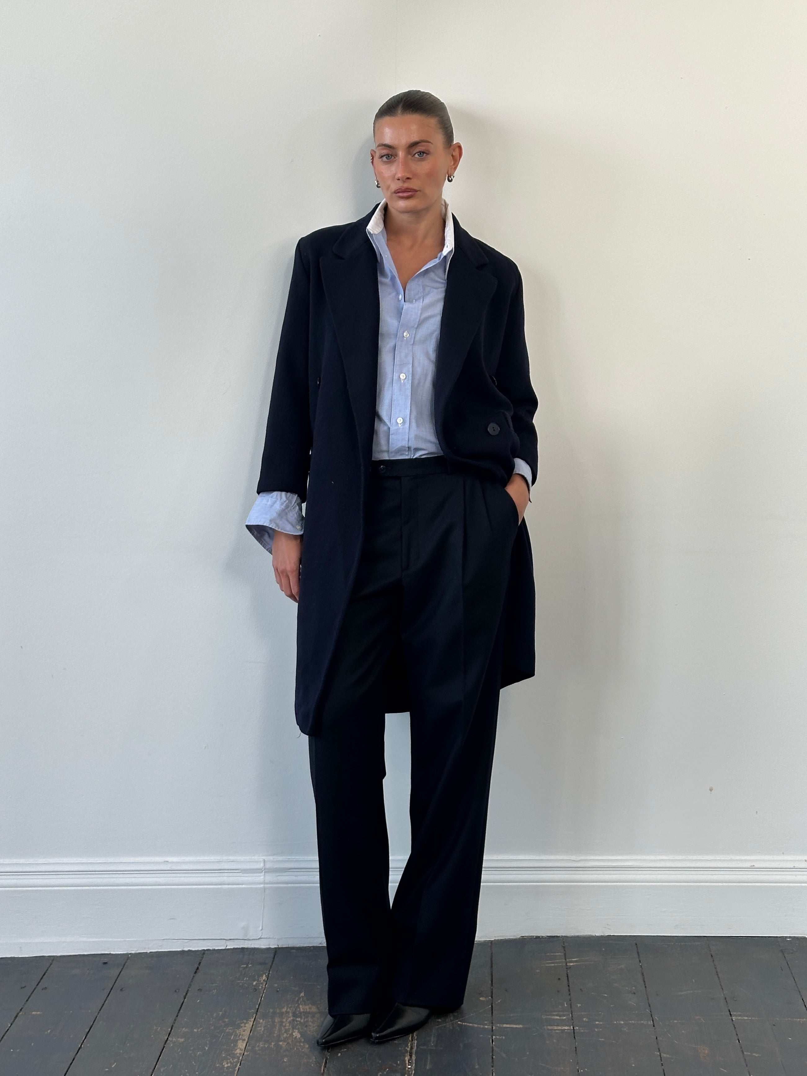 Italian vintage 1990s high-waisted pure wool tailored trousers with pleats, size W32, in classic brown fabric.