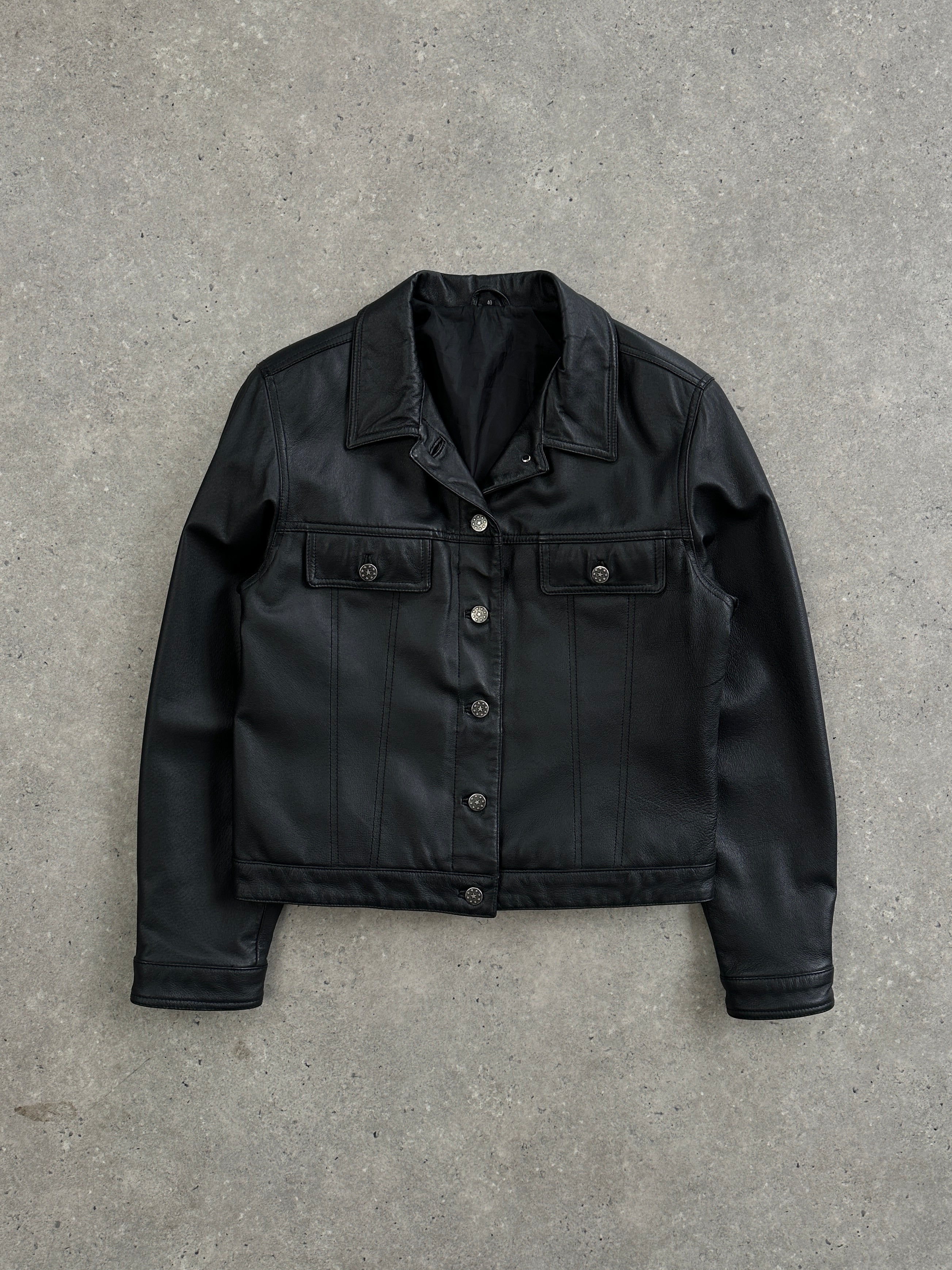 Vintage boxy leather jacket in S/M size, featuring classic design with textured brown leather and stylish collar.