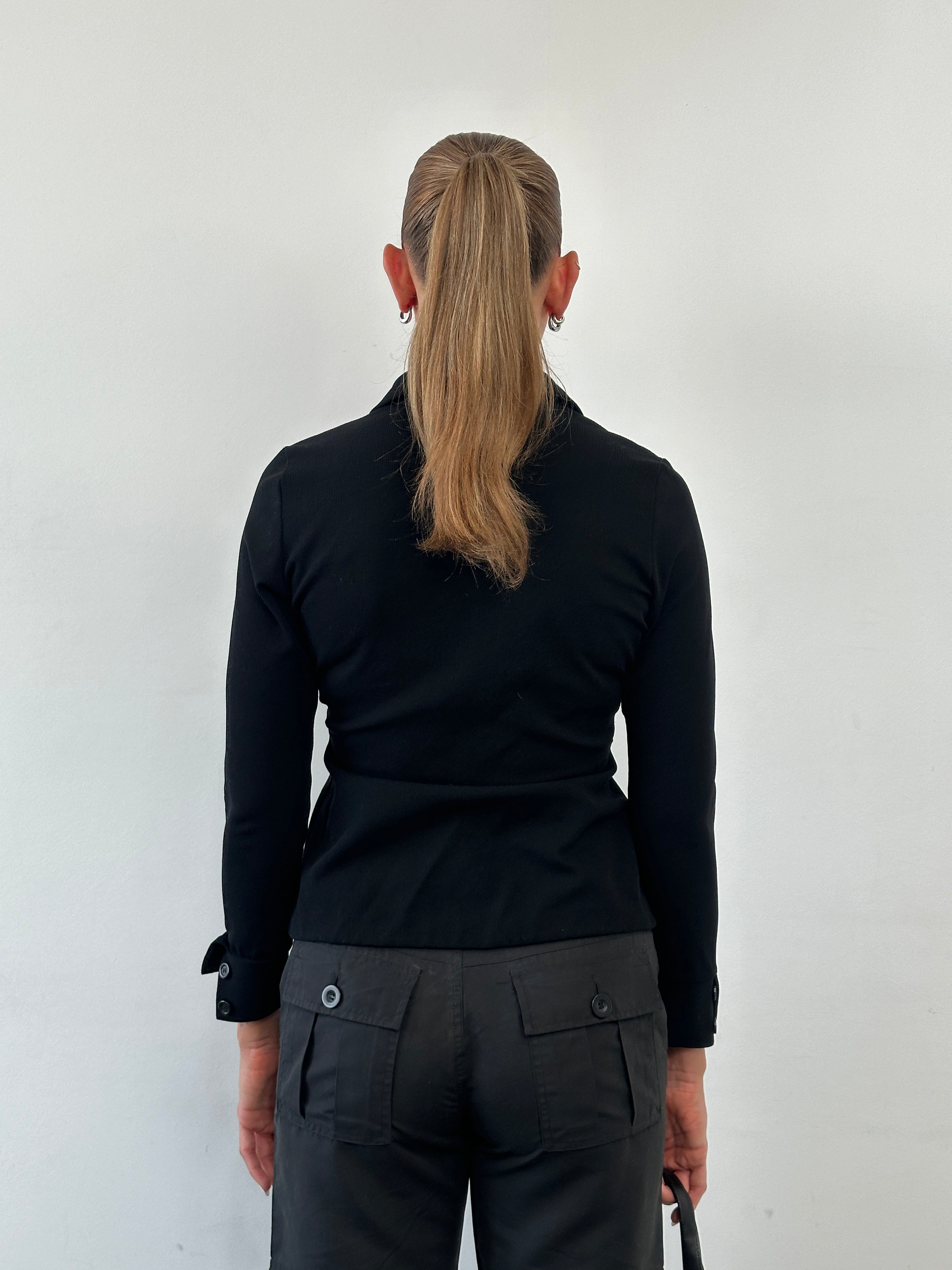 Italian Vintage fitted ribbed shirt in size small, featuring a classic ribbed design and short sleeves.