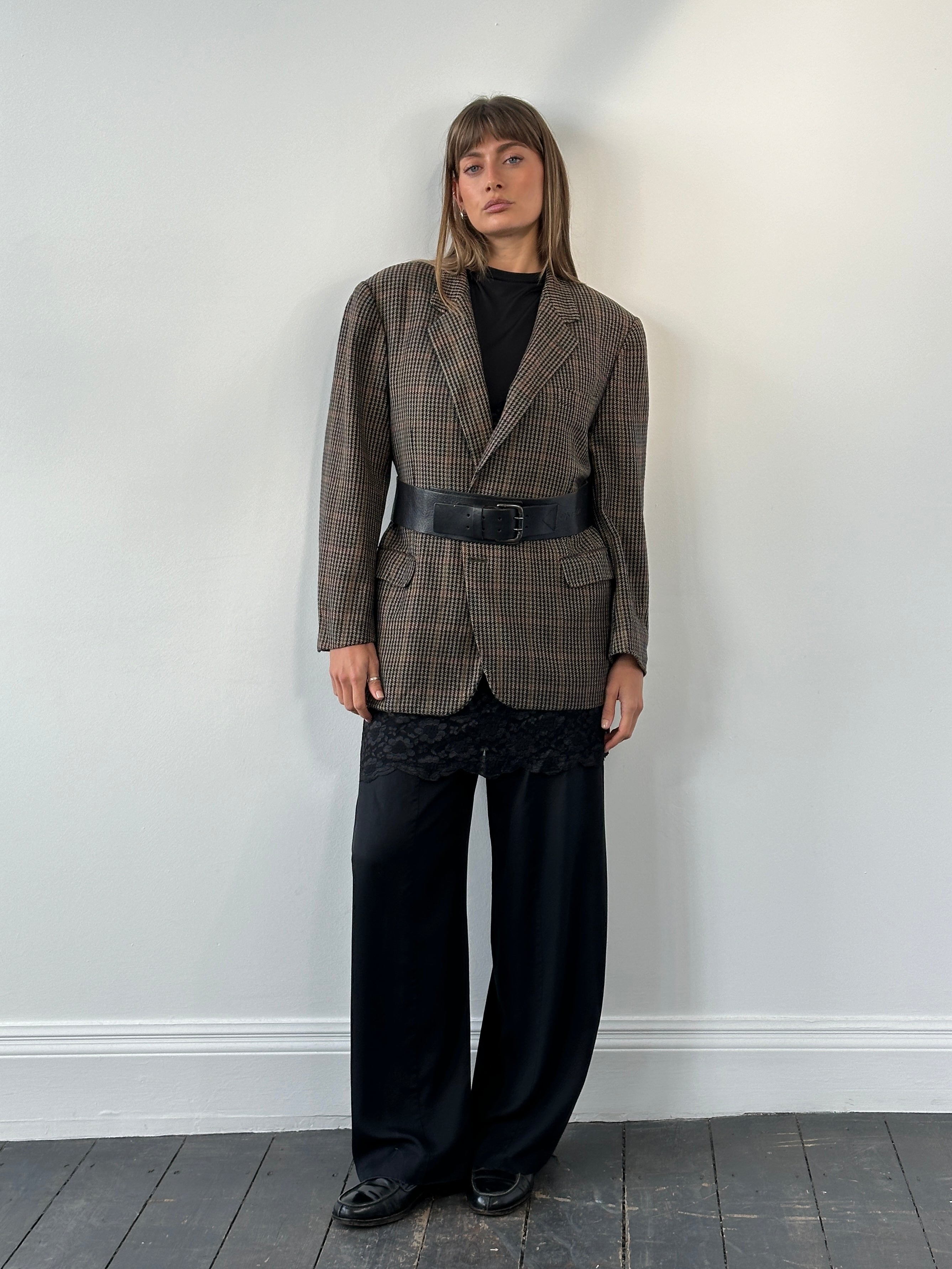 Burberry 1990s wool and cashmere check blazer in size 44R/XL, tailored fit with classic plaid pattern and structured lapels.